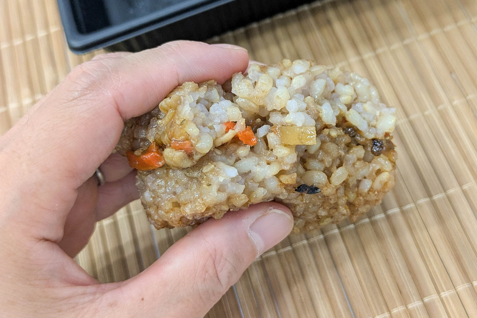 鶏肉と野菜も入って食べ応えあり
