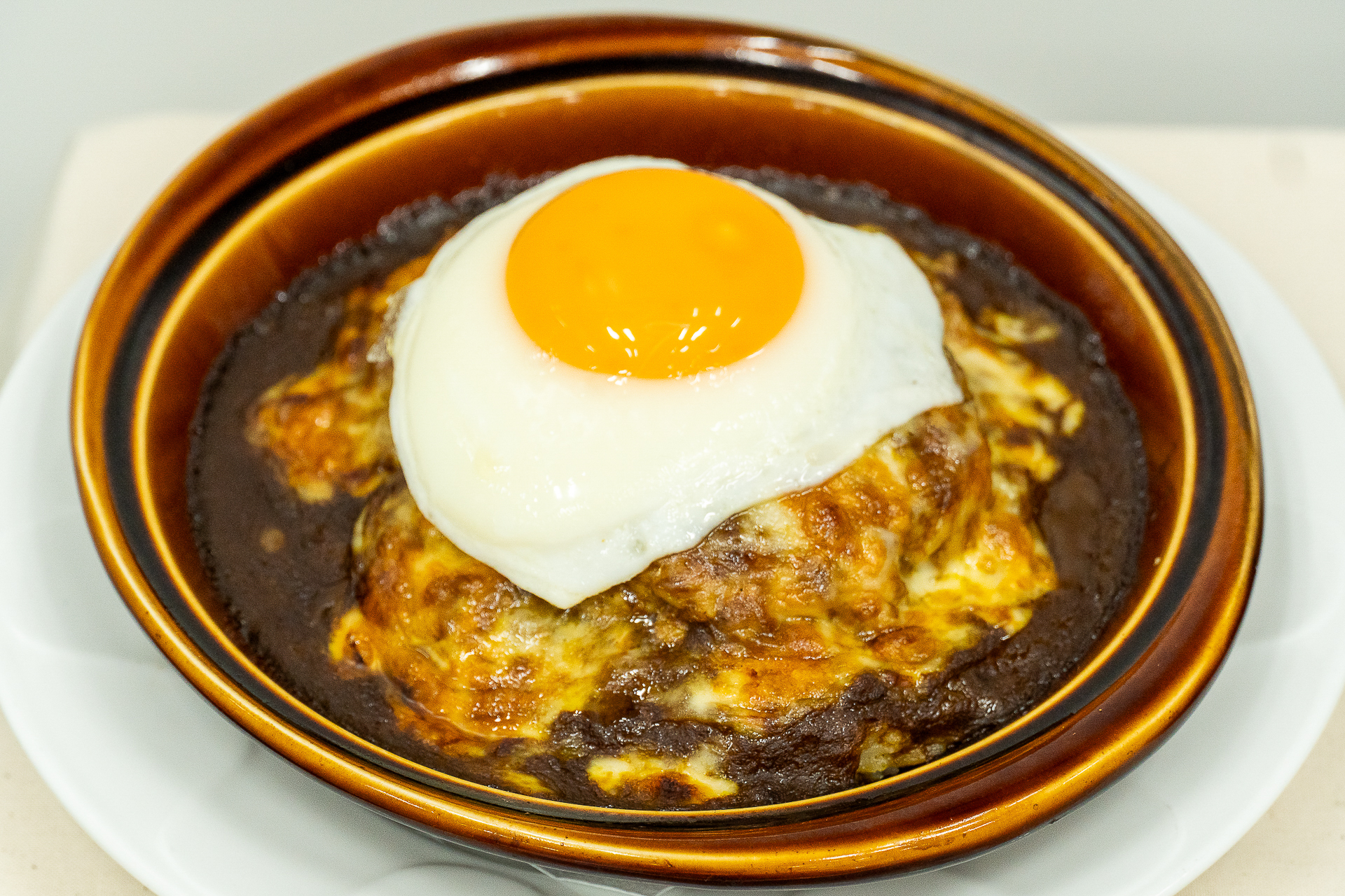 「月見ハンバーグカレードリア」（1265円）