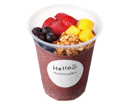 3種のフルーツ＆グラノーラで華やかな見た目と食べ応えを両立