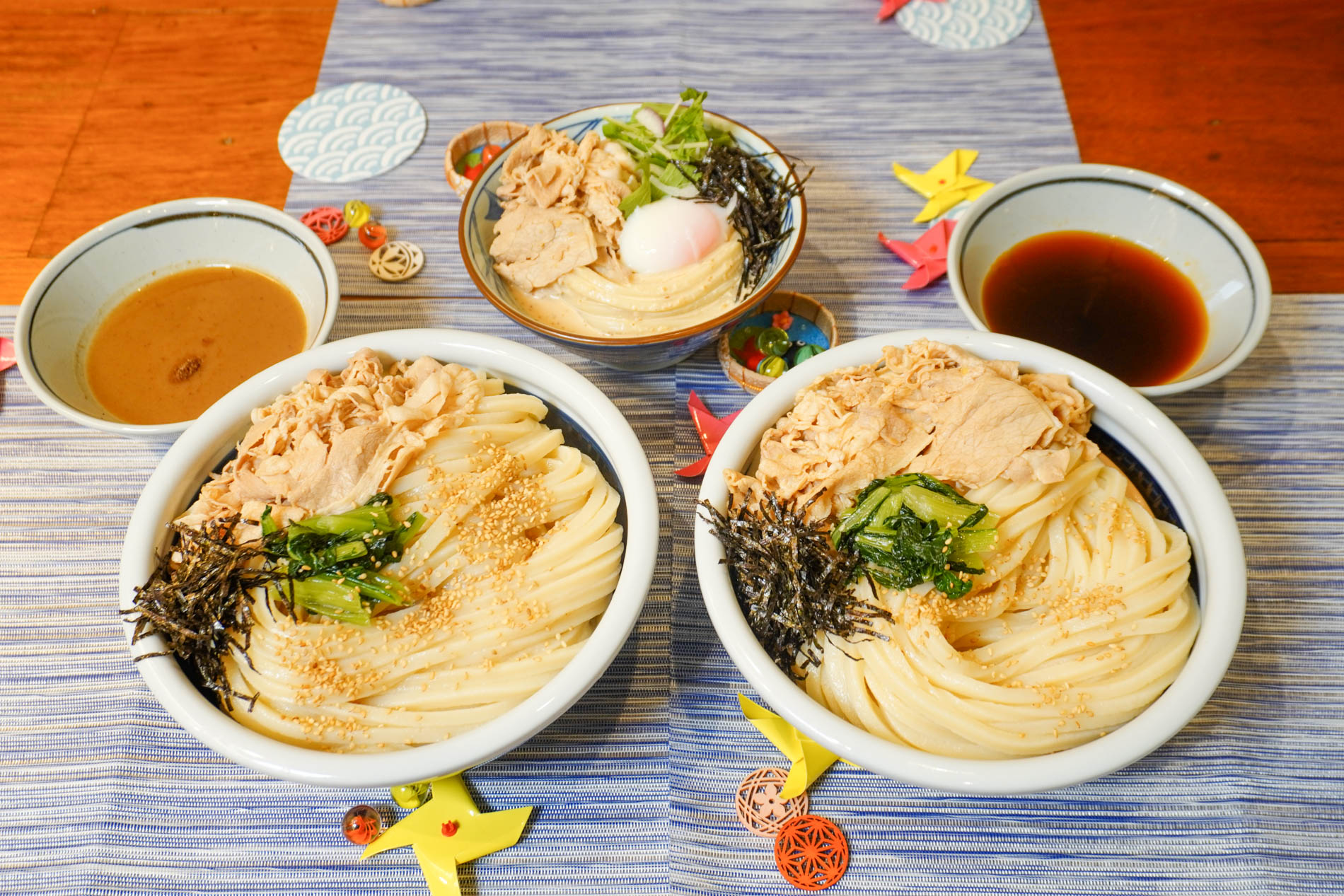 丸亀製麺の「旨辛豚つけ汁うどん」「濃厚魚介豚つけ汁うどん」「こく旨ごまだれ豚玉うどん」
