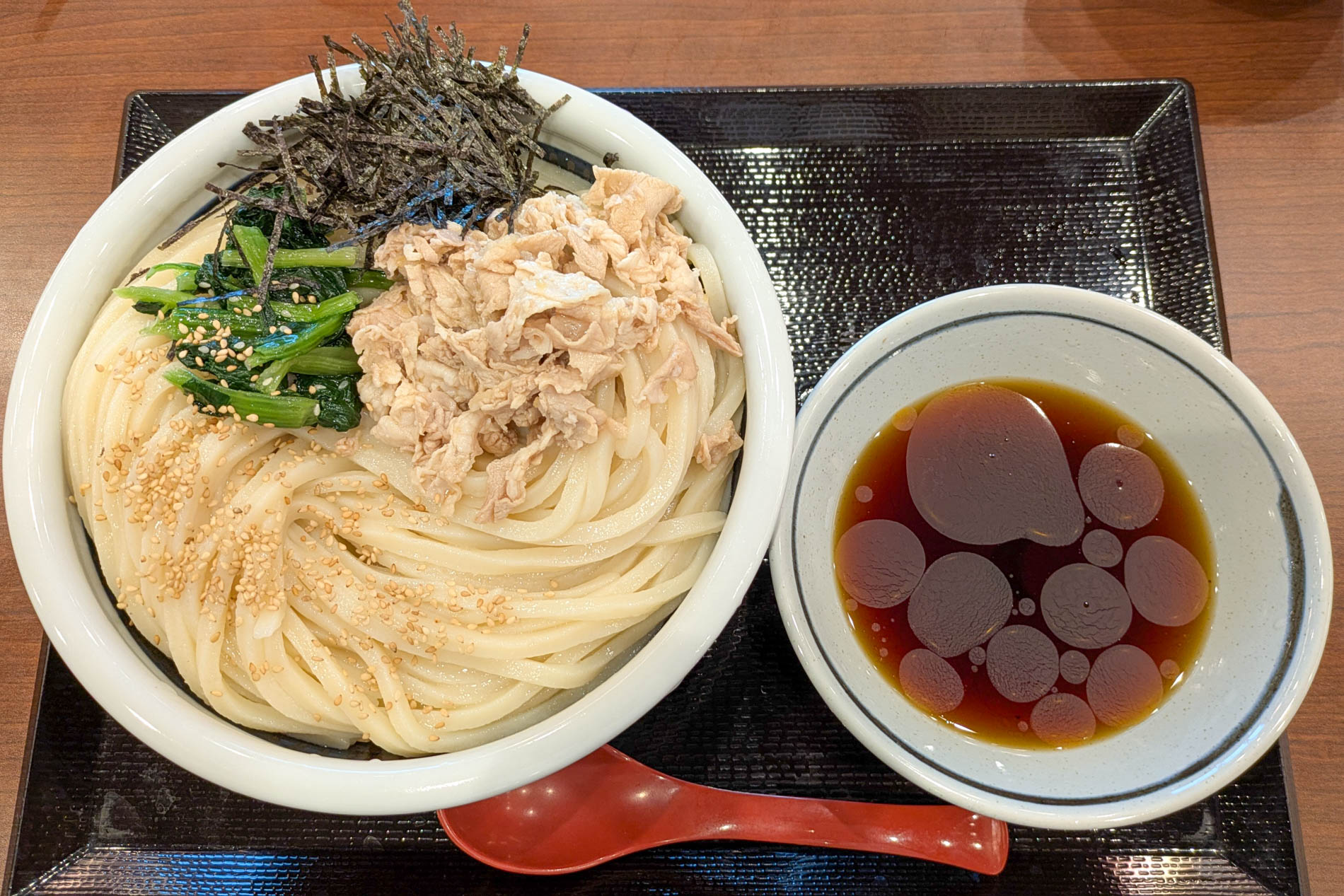 試食で提供された「旨辛豚つけ汁うどん」