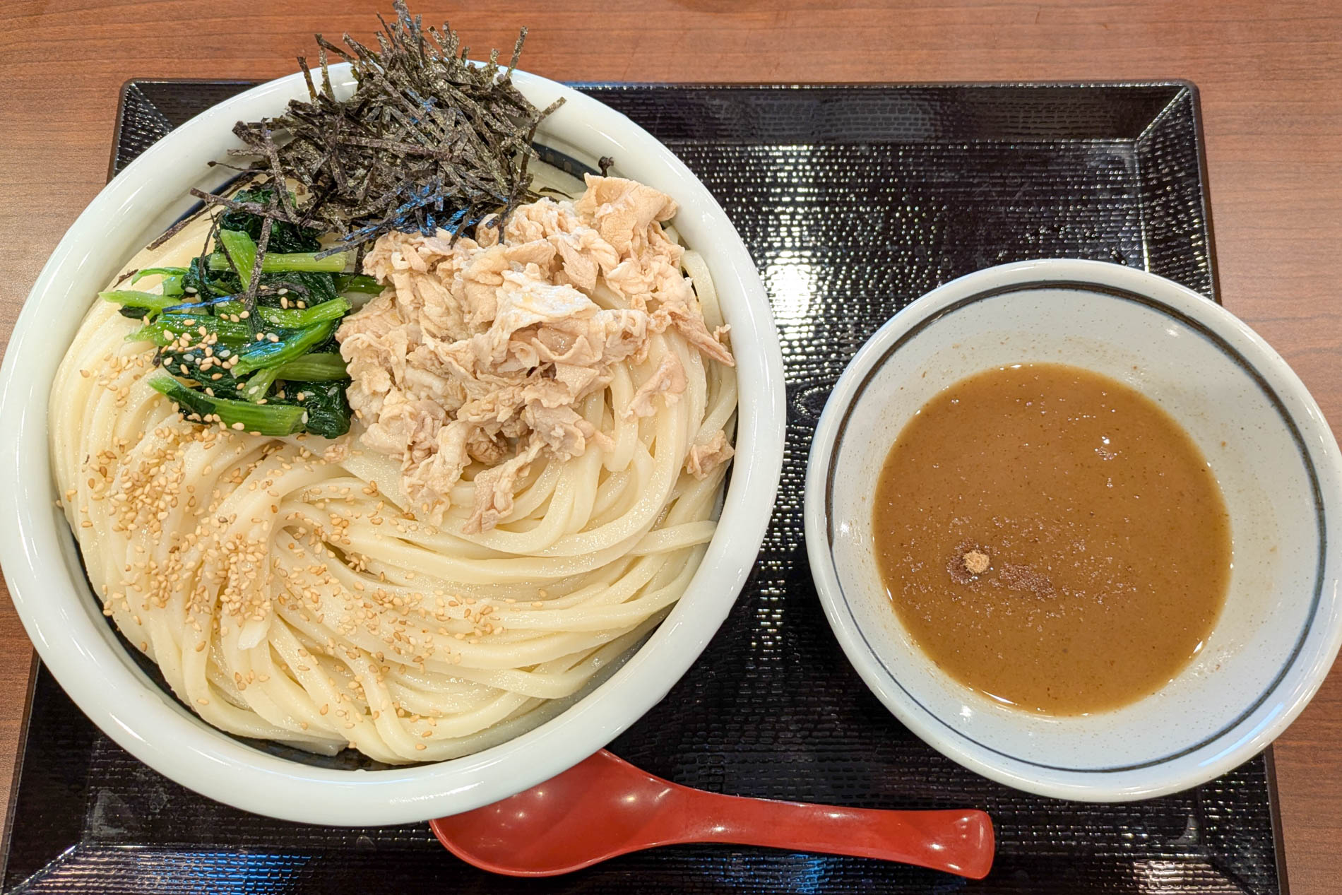 試食で提供された「濃厚魚介豚つけ汁うどん」