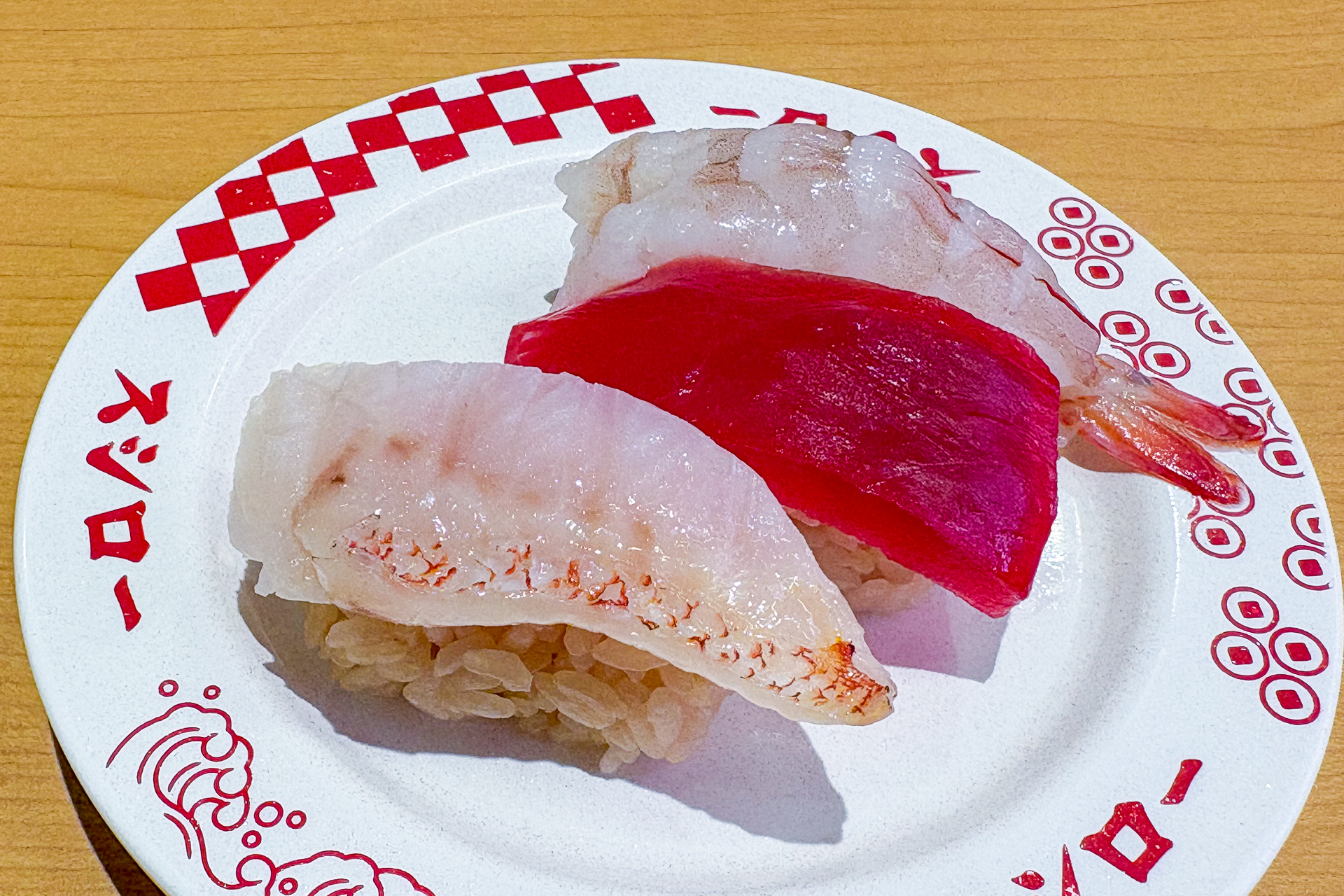 「天然3貫盛り（キンキ・本鮪赤身・生エビ）」（360円～）