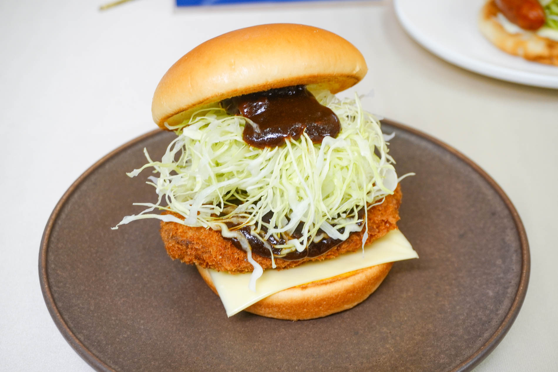 メンチカツチーズバーガー ～デミグラスソース～
