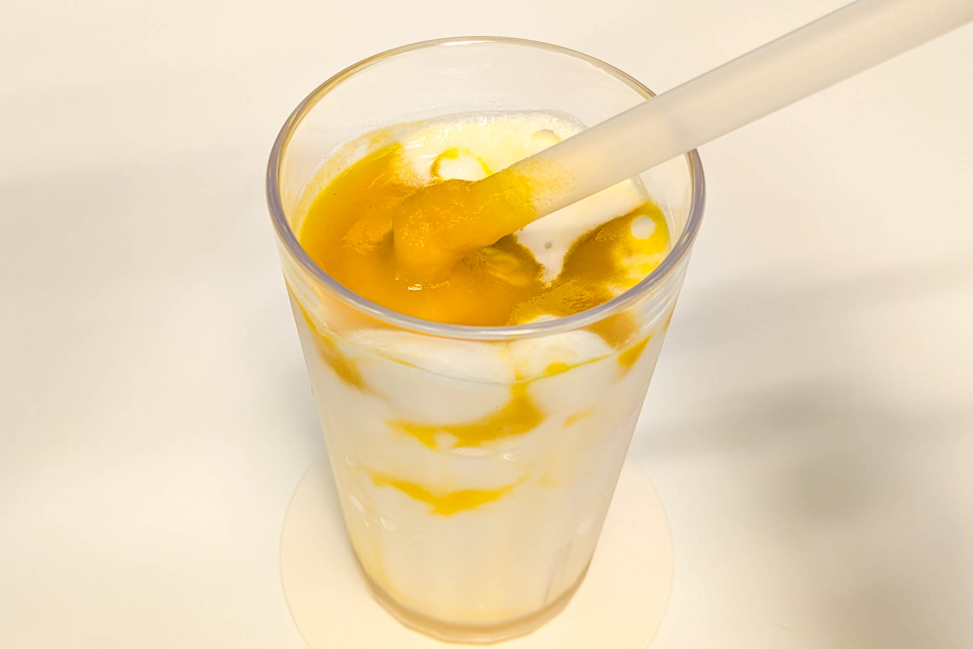 安納いものソースの甘さが際立つ「まぜるシェイク 蜜いも」