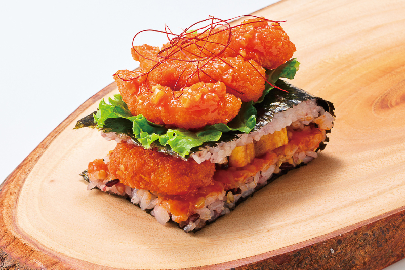 「ワンハンドBENTO 海老いっぱいのチリソース」（627円）