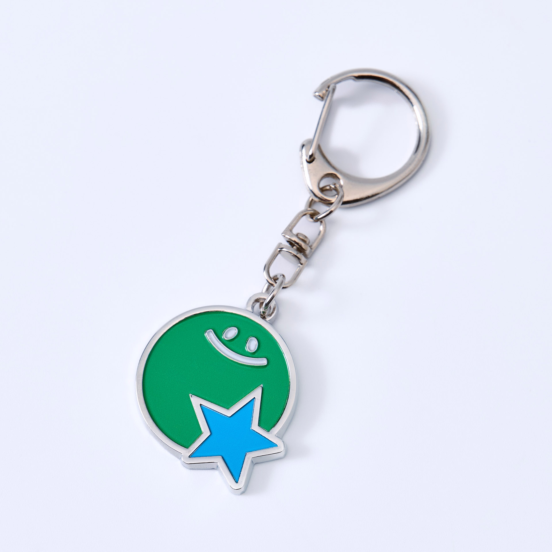 「メタルキーホルダー 太陽と星」（800円）