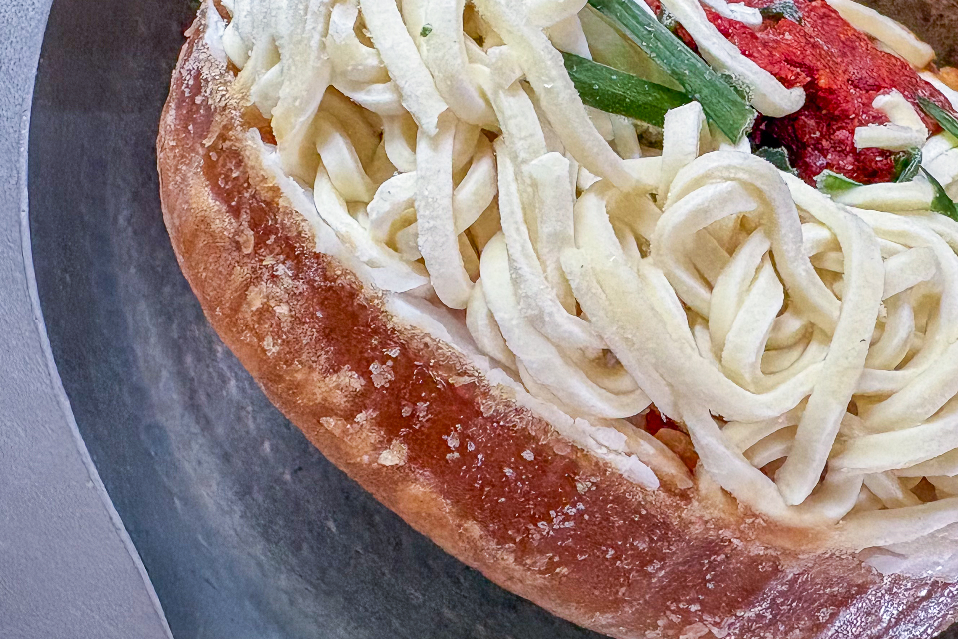 スタミナラーメンも凍ったまま鍋で温めるだけ