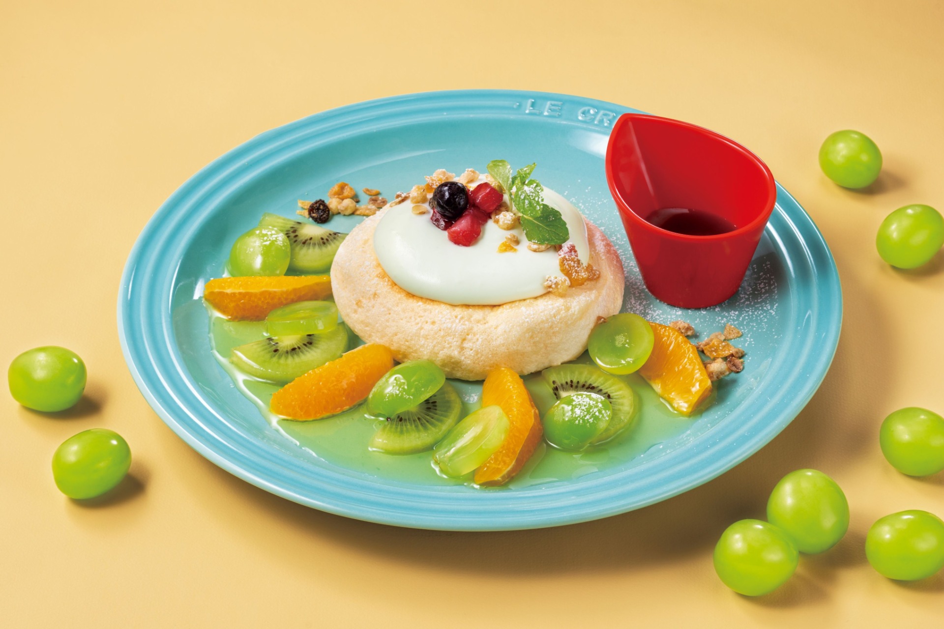 「シャインマスカットのちいさな冷やしパンケーキ」（1078～1320円）