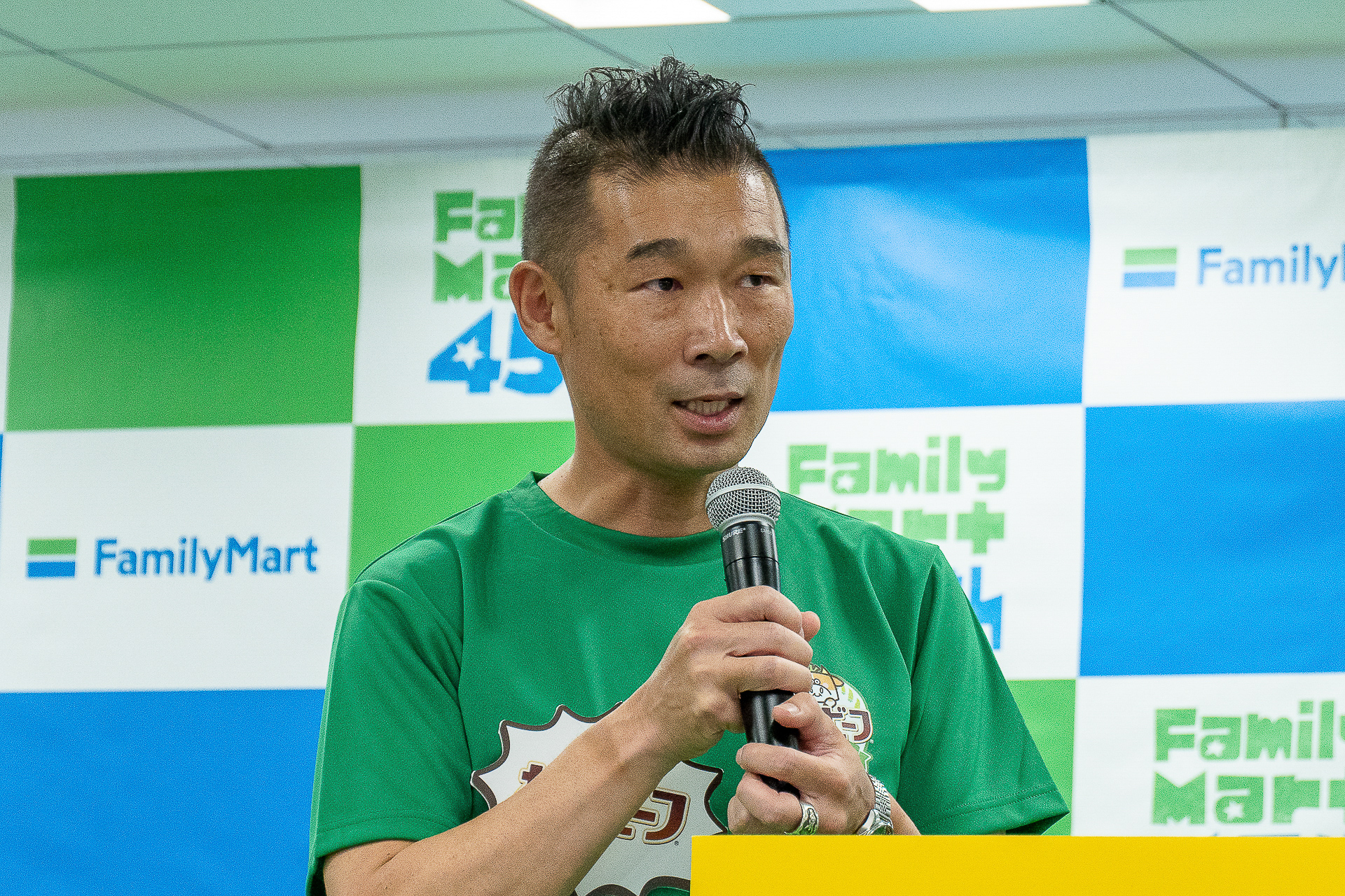 山芳製菓の担当者 カジワラ氏