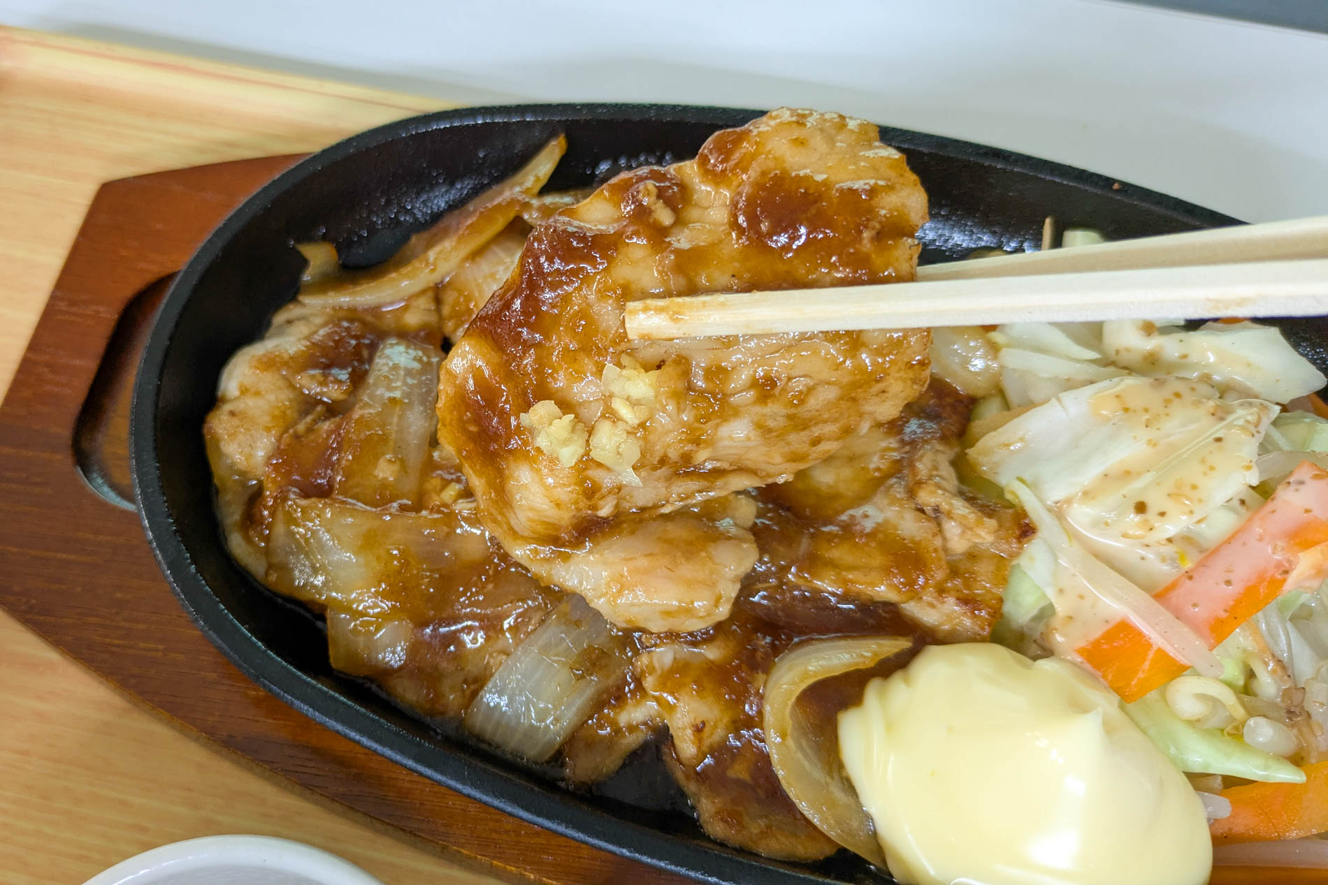 「塩だししょうが」も添えると爽やかに
