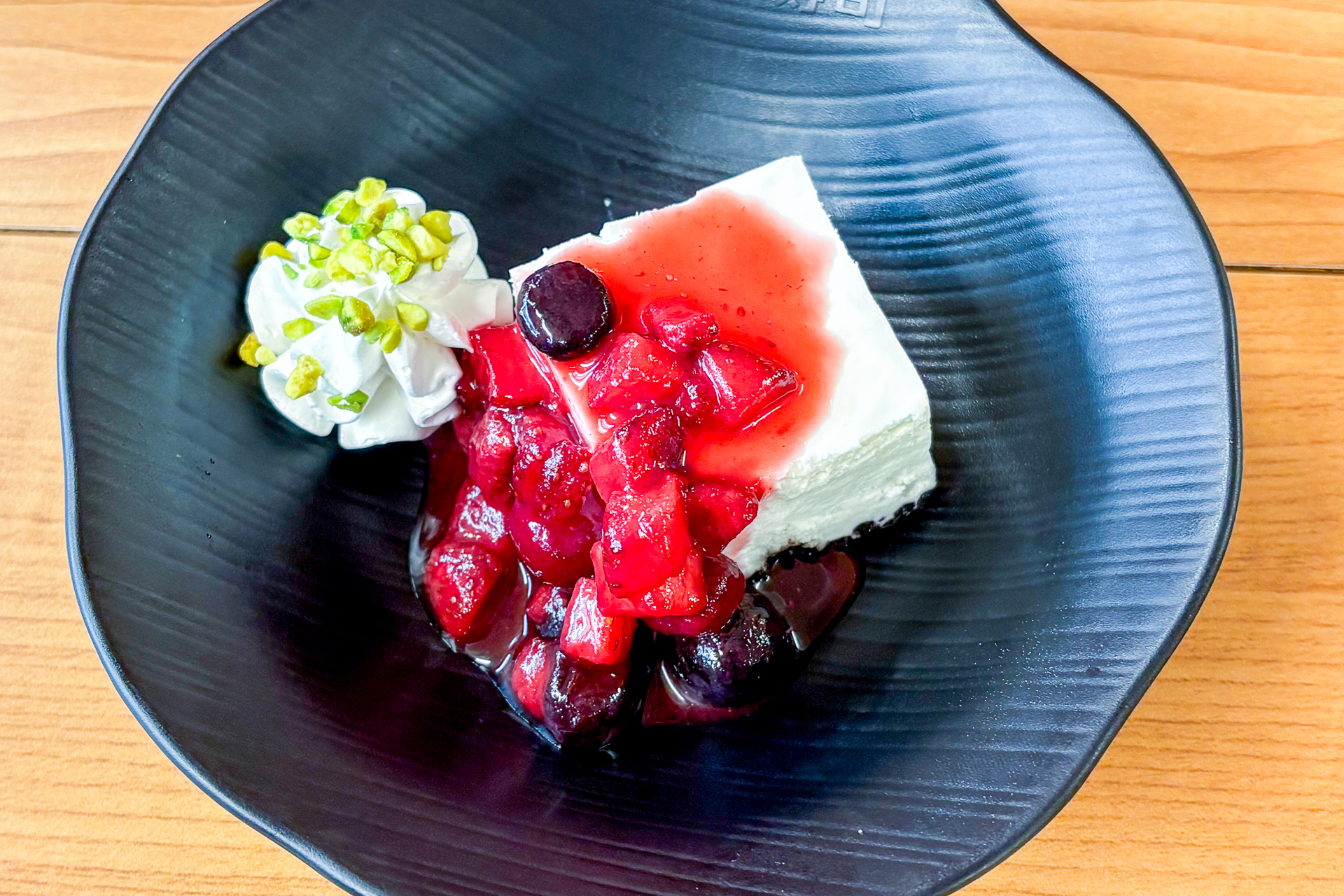 ベリーのレアチーズケーキ