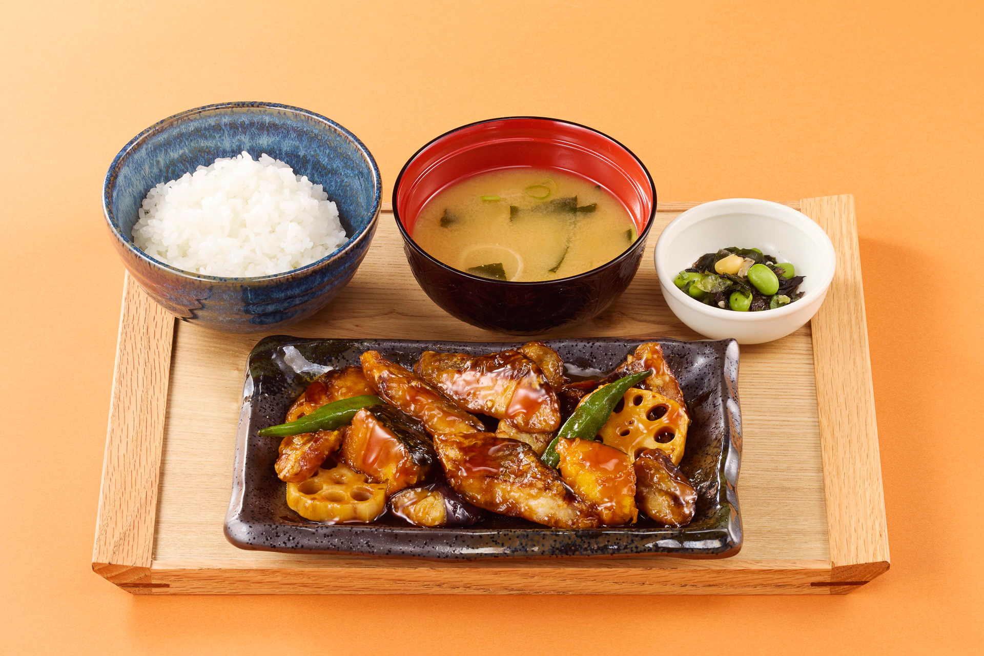 「長崎県産鯵と野菜の黒酢あん膳」（1309円）