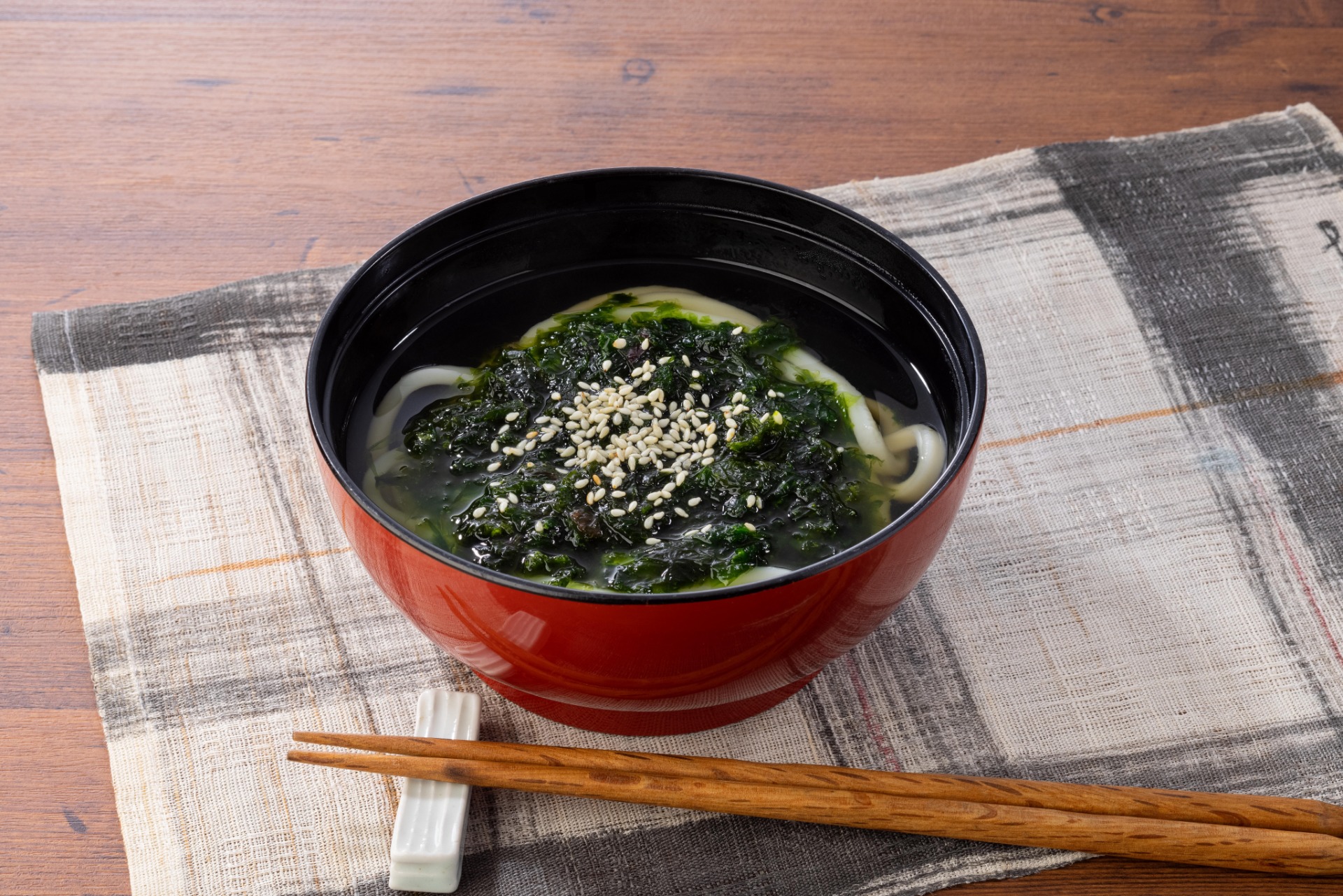 「〆の青のりうどん」（462円）