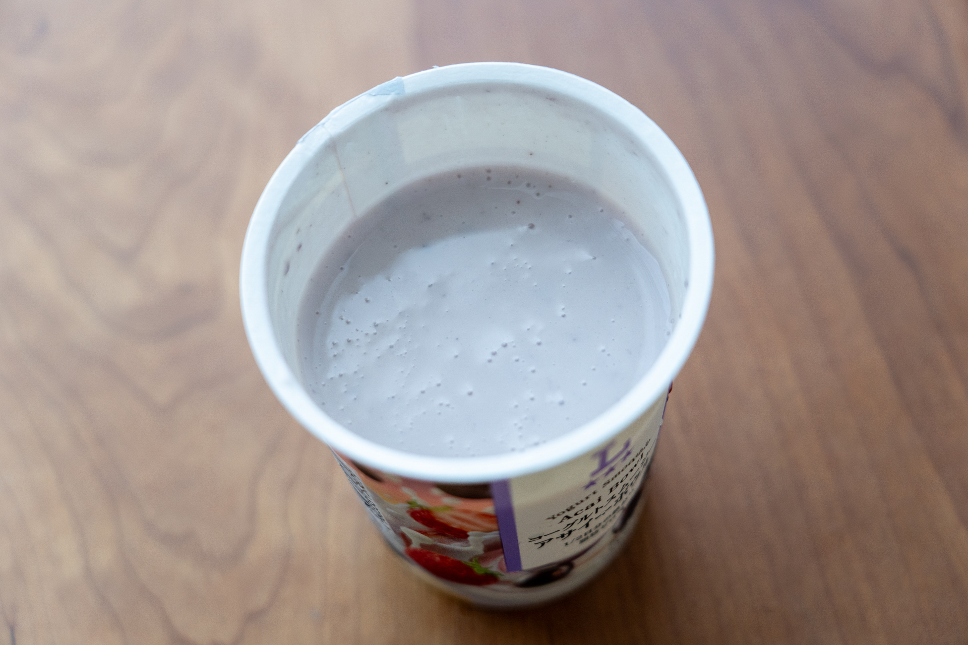 アサイーの濃い紫を想像していましたが、ヨーグルトと混ざり合った優しい色合い