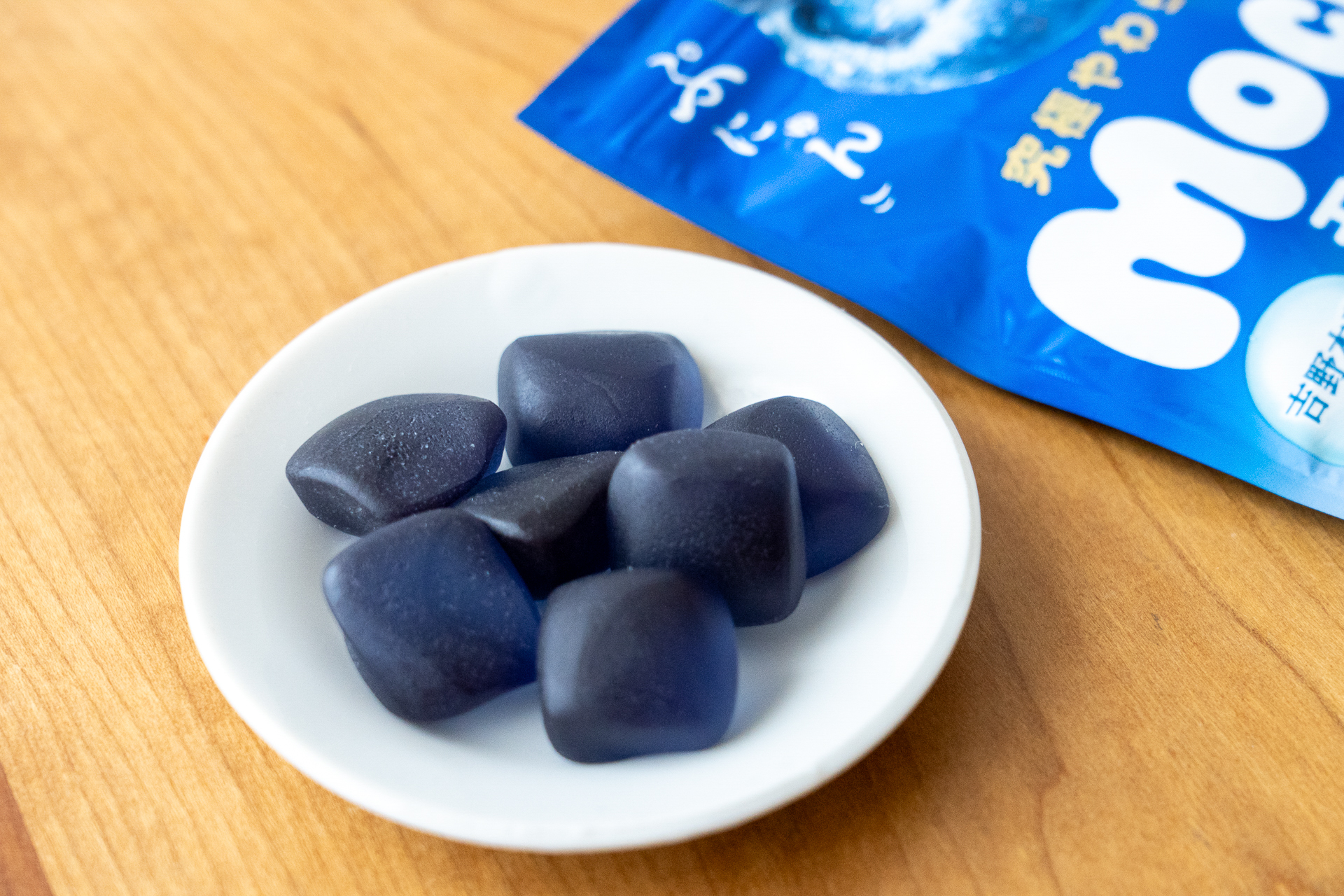 吉野本葛を使用したグミは、独特のマットな質感