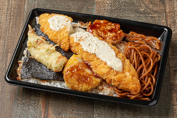 「タルタル白身フライの海苔弁当（白身フライ1.5倍）」（598円）