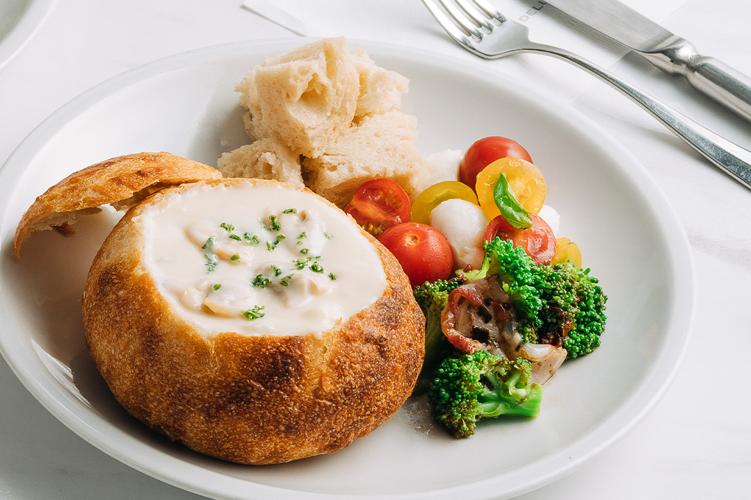 「ブレッドボウル ランチ」（1512円）