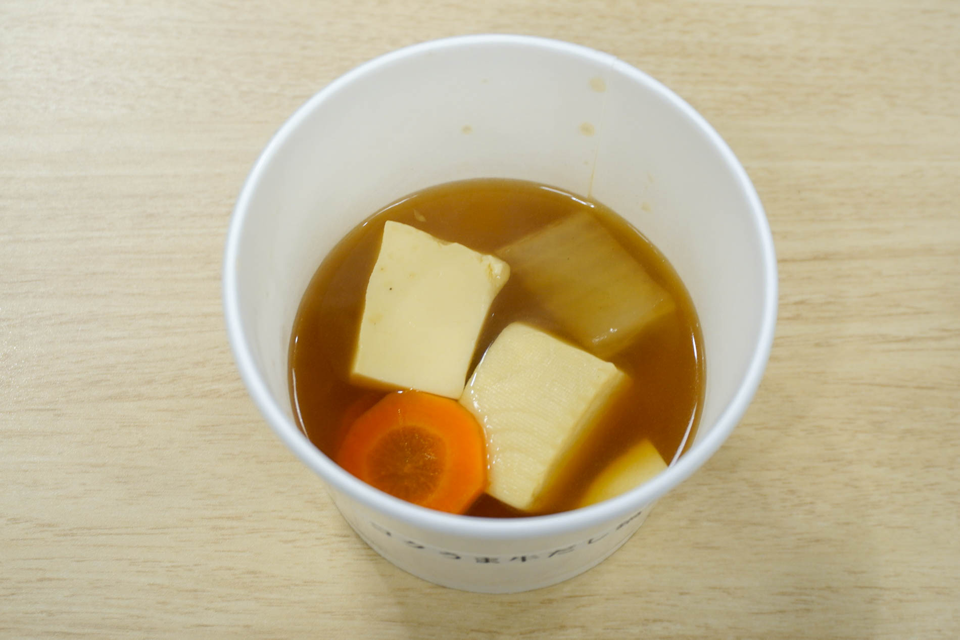 会場での試食。左上から時計回りに「コクうま牛だし醤油鍋つゆ」「香ばしにんにく味噌鍋つゆ」「鶏うま塩鍋つゆ」「手摘み花椒の四川式ごま担々鍋スープ」