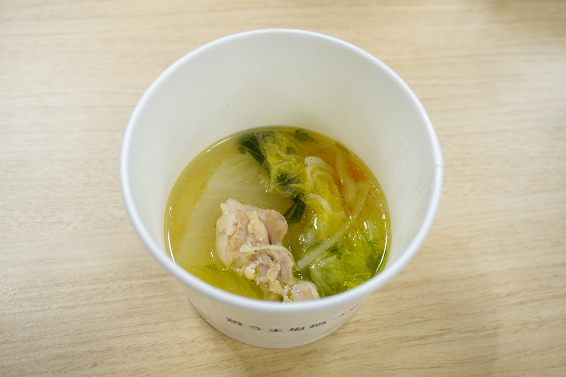 会場での試食。左上から時計回りに「コクうま牛だし醤油鍋つゆ」「香ばしにんにく味噌鍋つゆ」「鶏うま塩鍋つゆ」「手摘み花椒の四川式ごま担々鍋スープ」