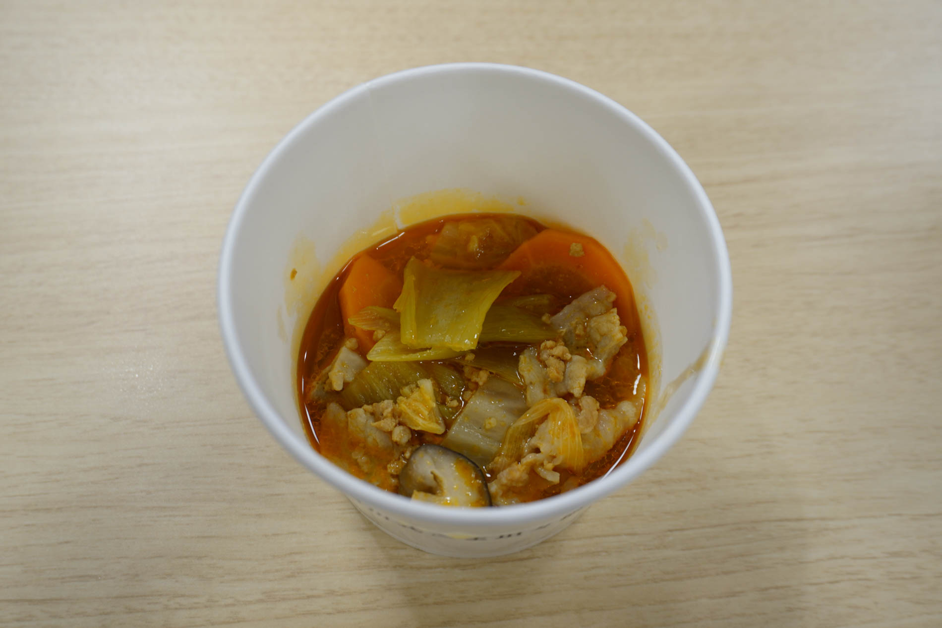 会場での試食。左上から時計回りに「コクうま牛だし醤油鍋つゆ」「香ばしにんにく味噌鍋つゆ」「鶏うま塩鍋つゆ」「手摘み花椒の四川式ごま担々鍋スープ」