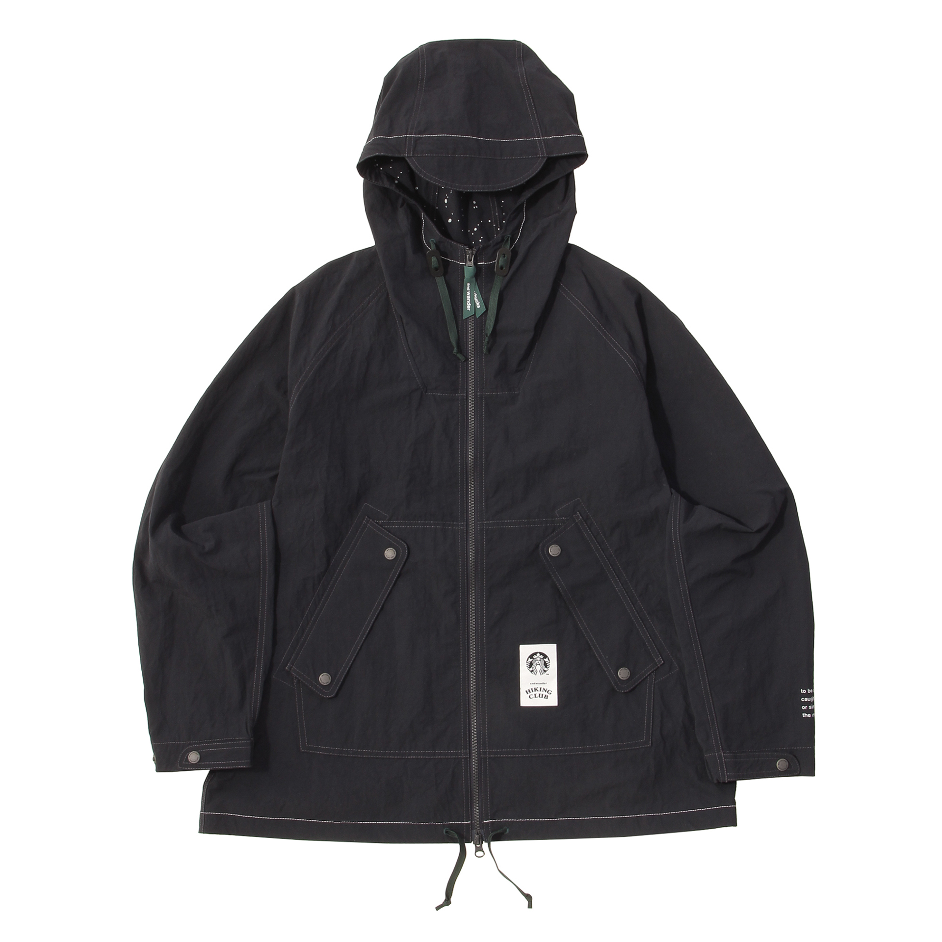 「ナイロンタフタフーディージャケット」ネイビー（4万700円）