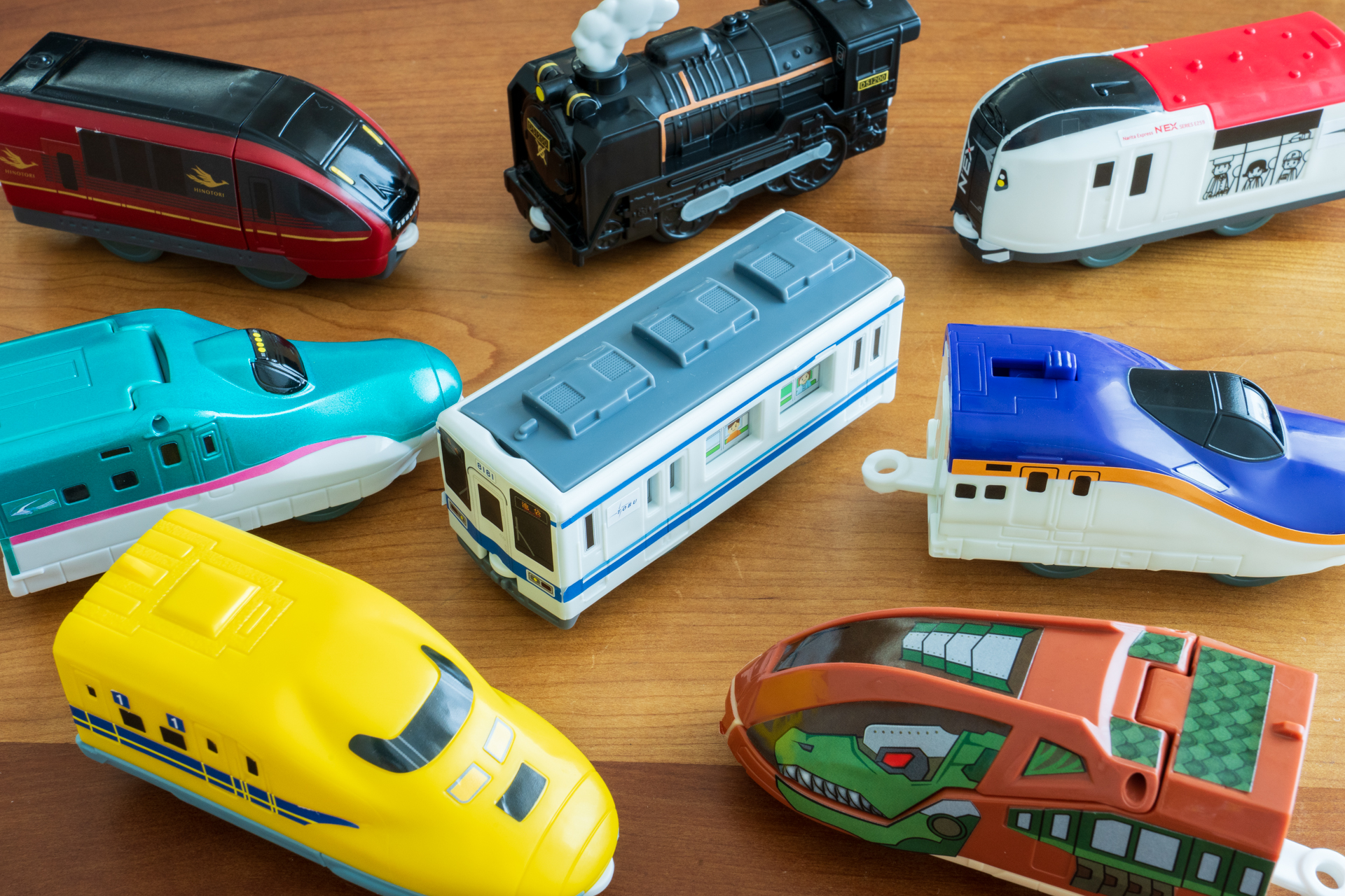 9月11日から登場するハッピーセット「プラレール」。人気の新幹線から初登場の通勤電車まで大集結！