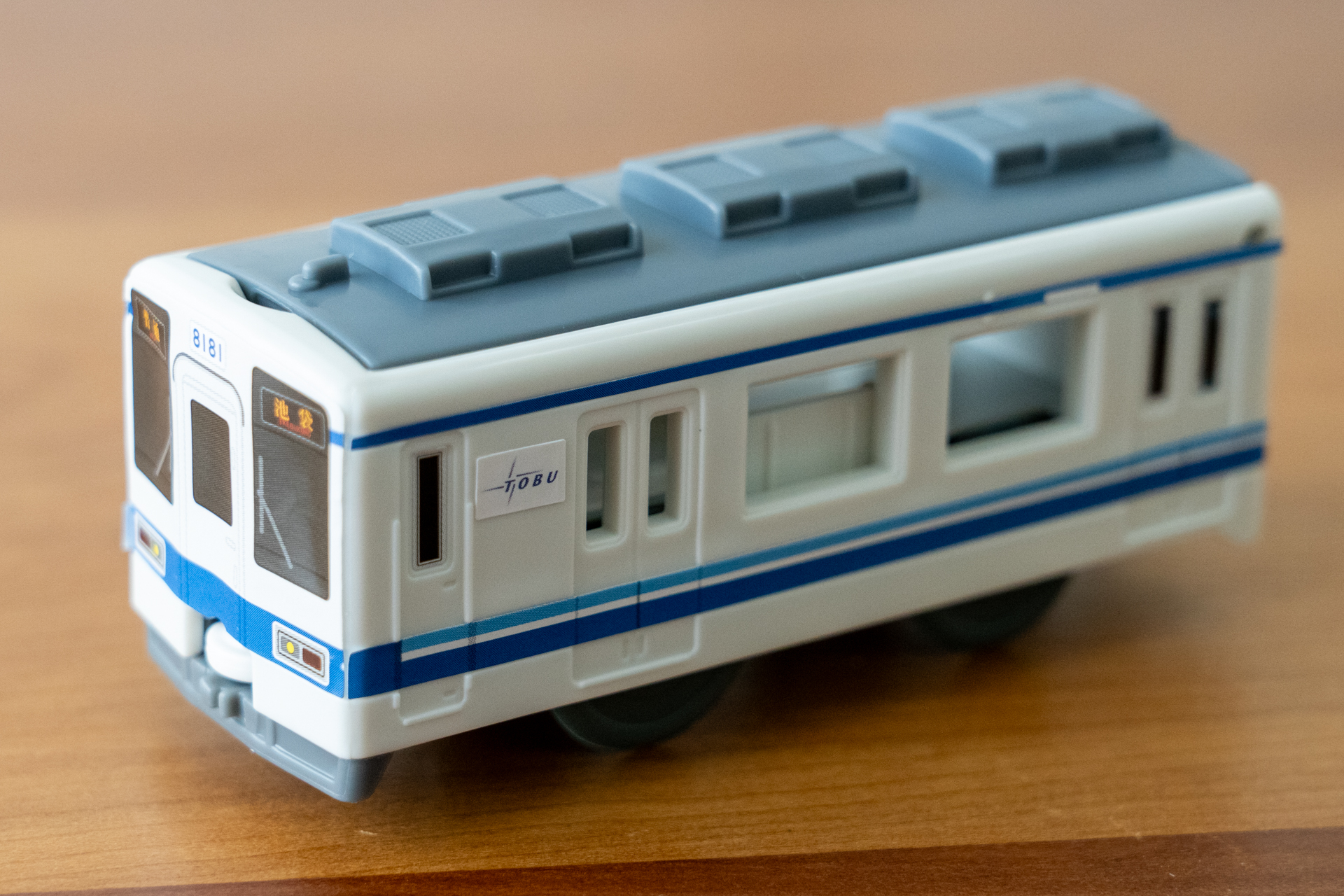 おなじみのホワイトとブルーの爽やかな車体が完成！