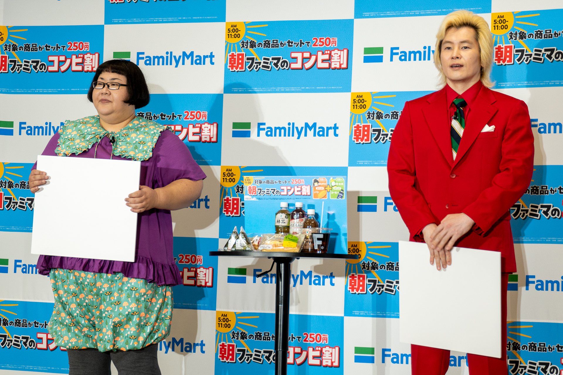 安藤なつさん（左）、カズレーザーさん（右）