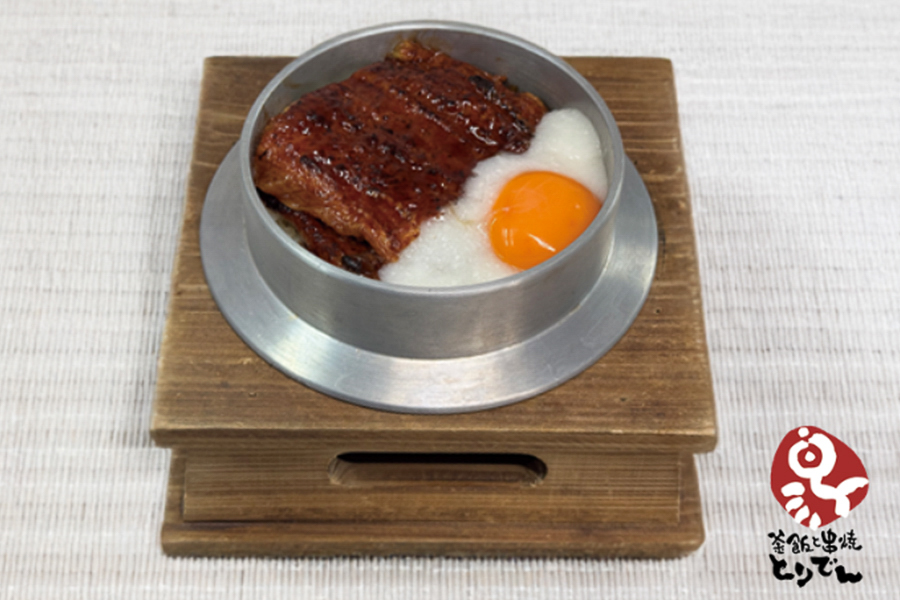 とりでん「お月見」フェアで提供する「うなとろ月見釜飯」