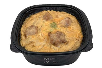 炭火焼鳥とふわとろ卵の親子丼（岩手県菜彩鶏肉使用）