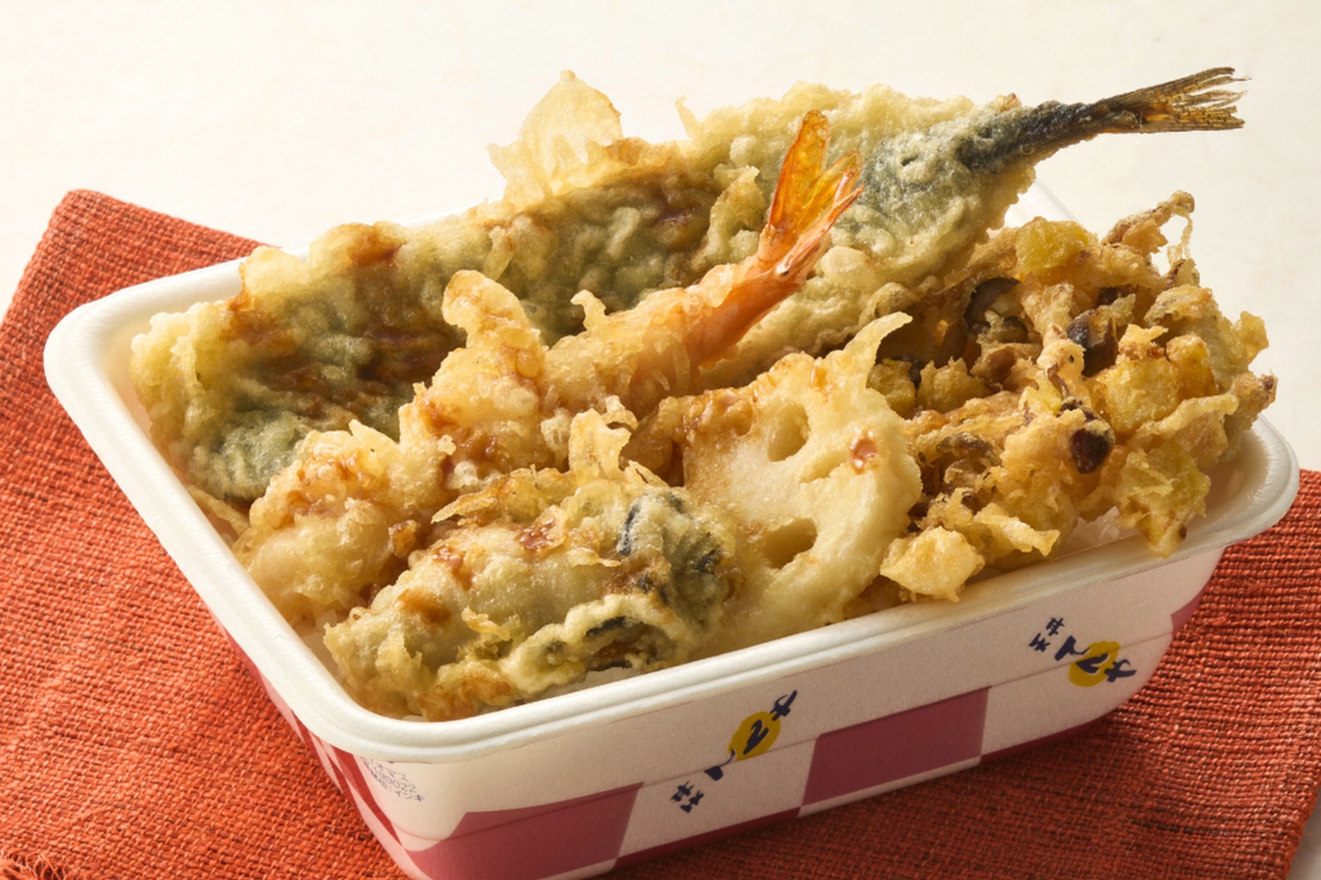 牡蠣と秋刀魚の秋味天丼弁当（お新香付）