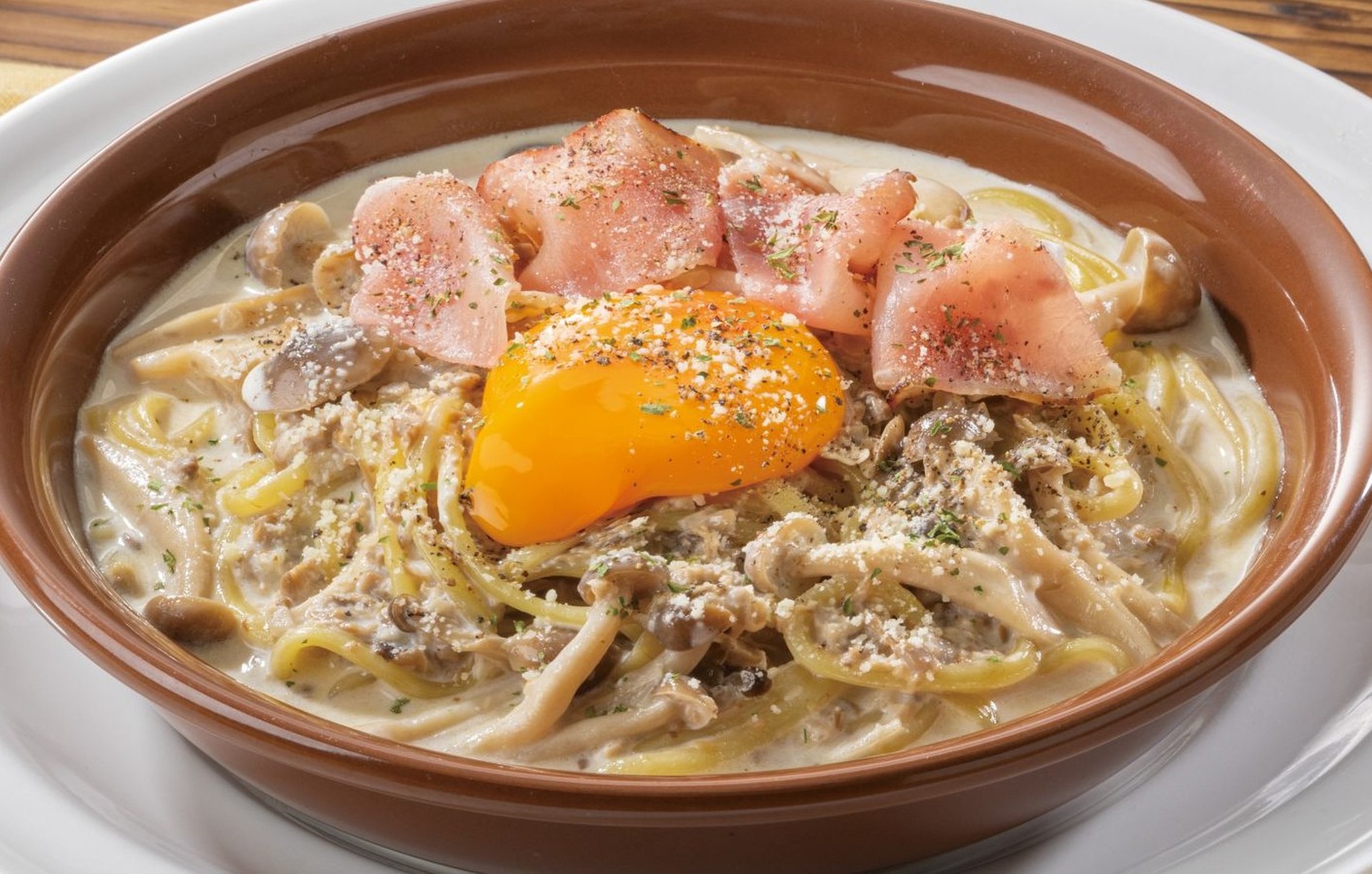 きのこと炙り生ハムのデュクセルソースパスタ
