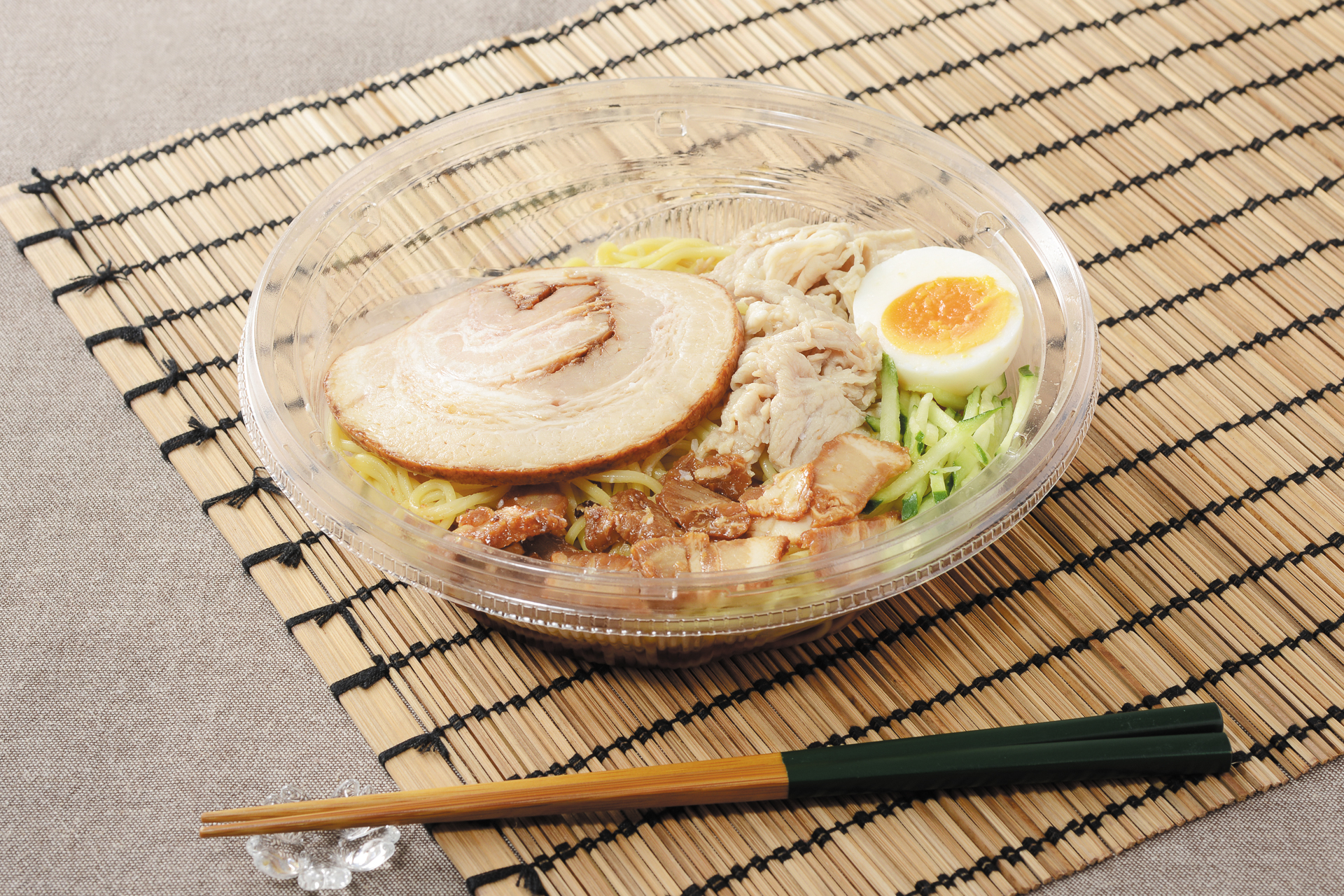 「贅沢すぎ！肉づくし冷し中華」（797円）