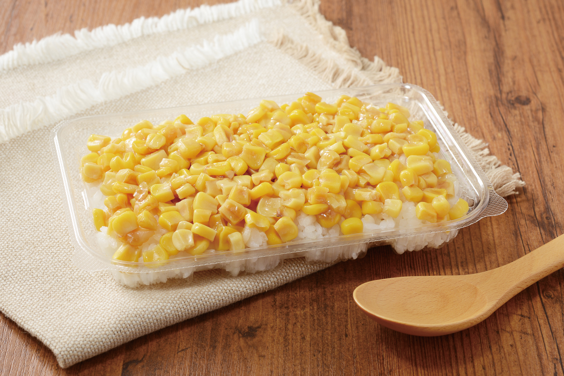 「一点突破すぎ！敷き詰めごはん 焼とうもろこし」（297円）