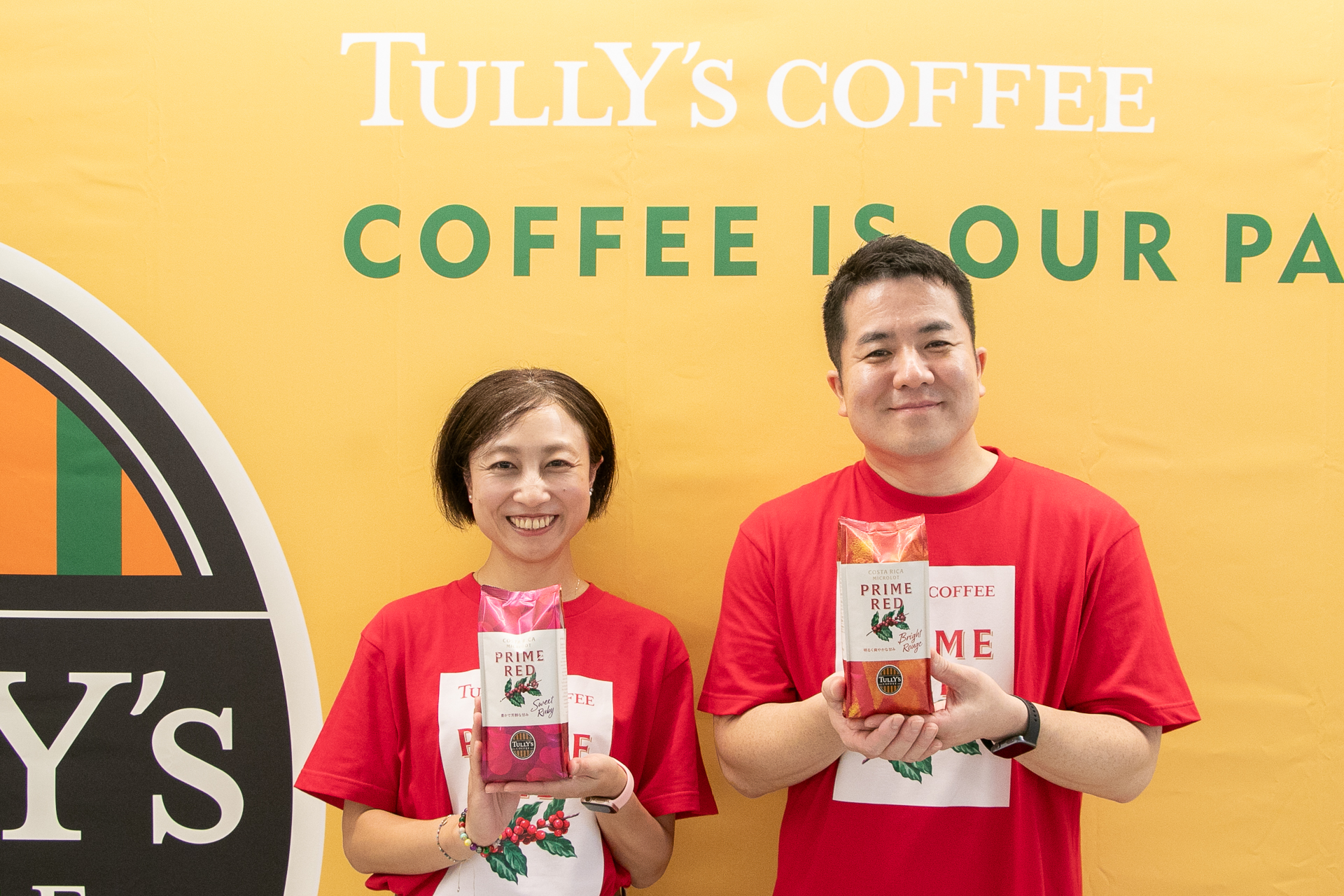 タリーズコーヒー「コスタリカ マイクロロット プライムレッド」の発表会に登壇した渡邊瑛子氏（左）と田代洋介氏（右）