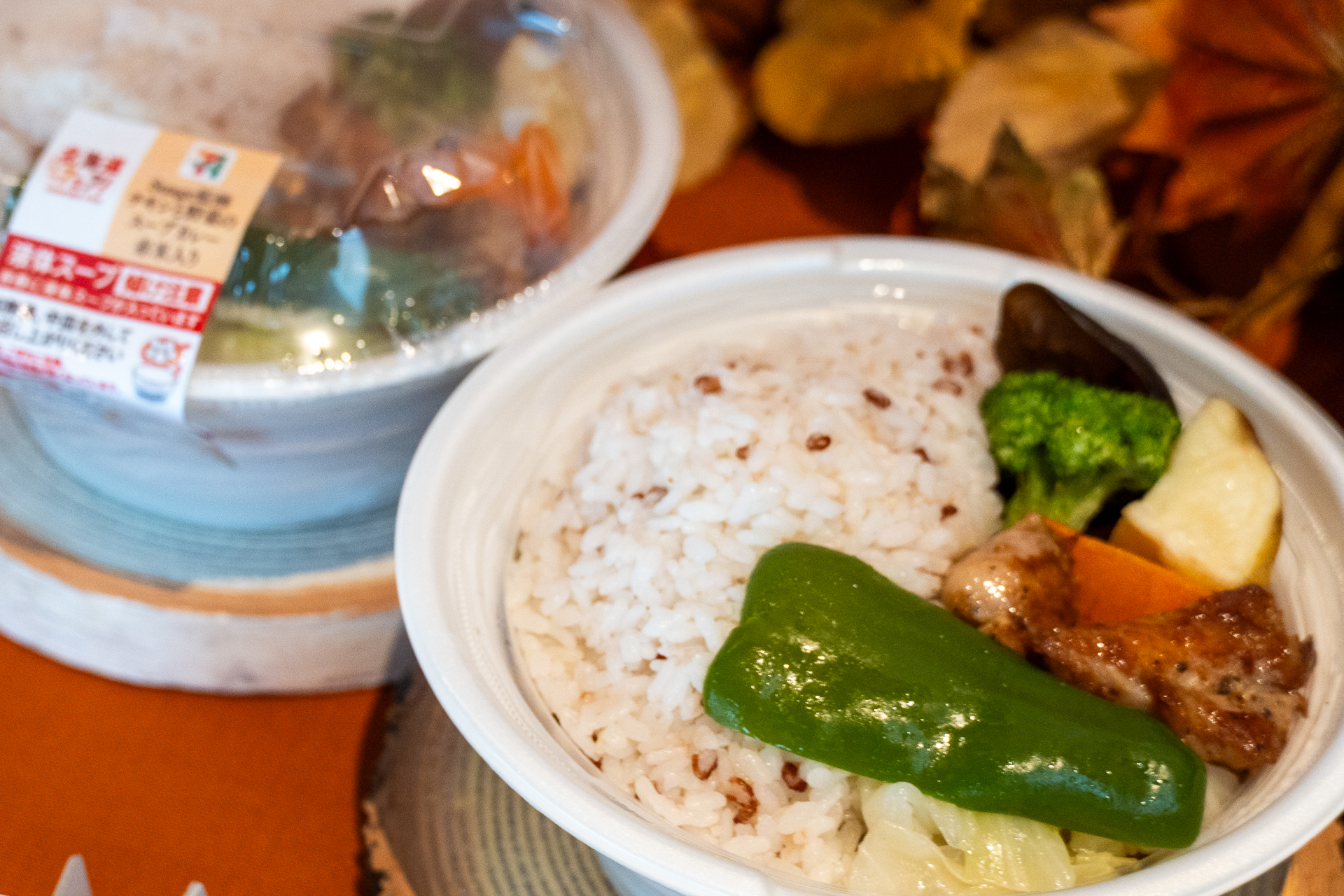 「Suage監修 チキンと野菜のスープカレー」（648円）