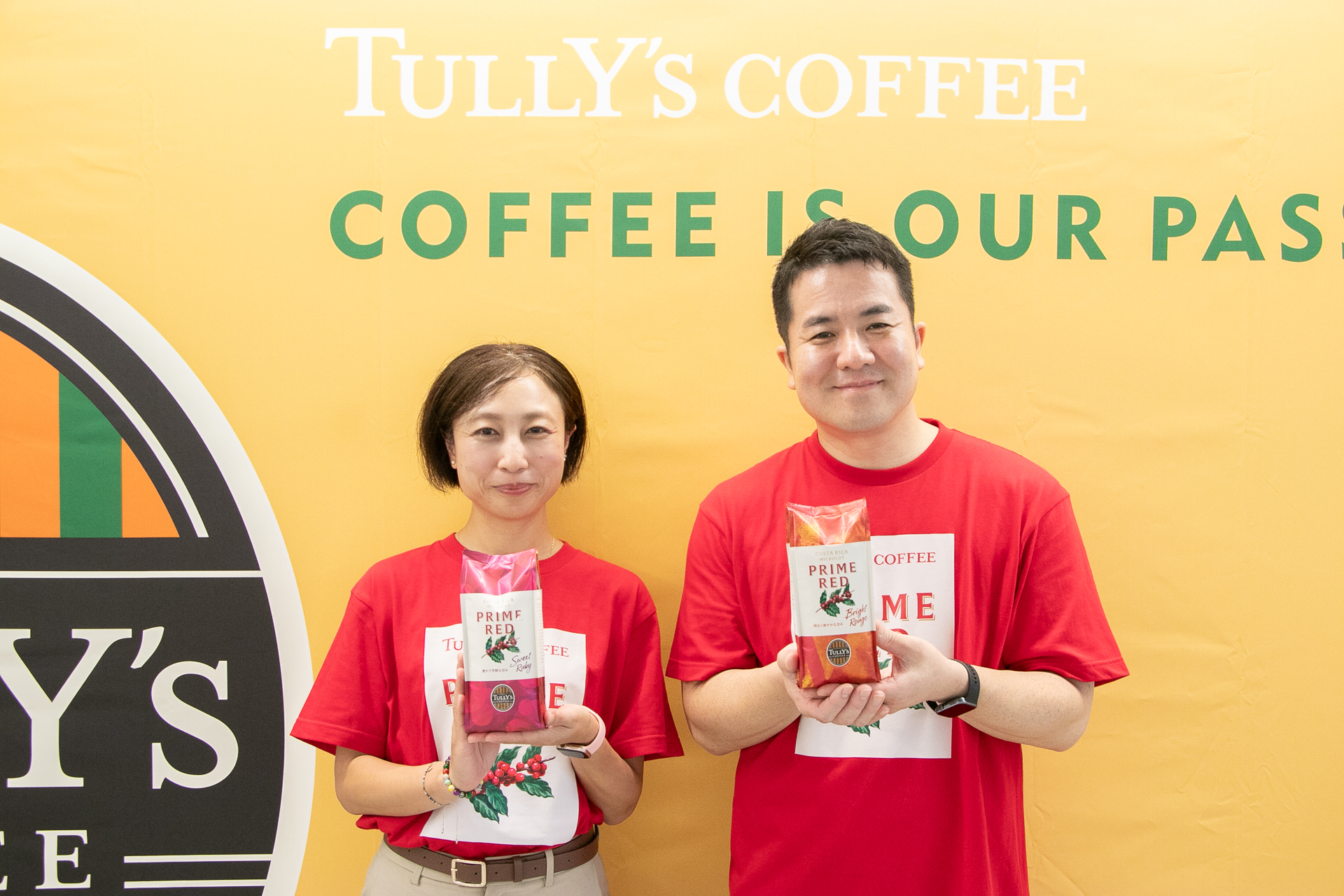 タリーズコーヒージャパン株式会社 プロダクト本部 ビーンズ開発グループ グループ長 渡邊瑛子氏（左）と、マーケティング本部 ビーンズマーケティンググループ グループ長 田代洋介氏（右）