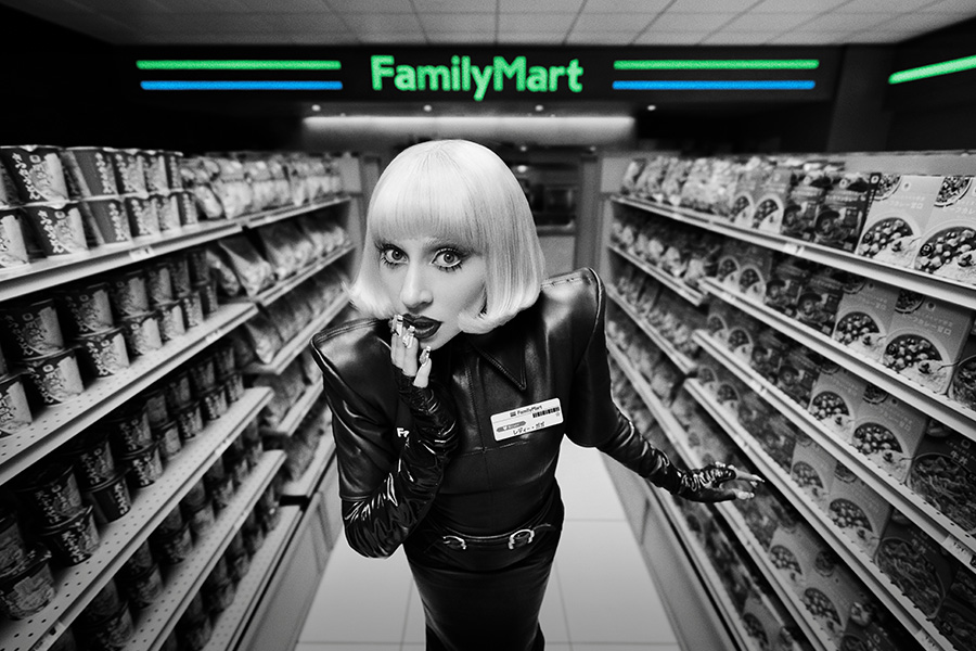 ファミリーマート、新CM「ファミマではたらく？」篇に出演するレディー・ガガさん