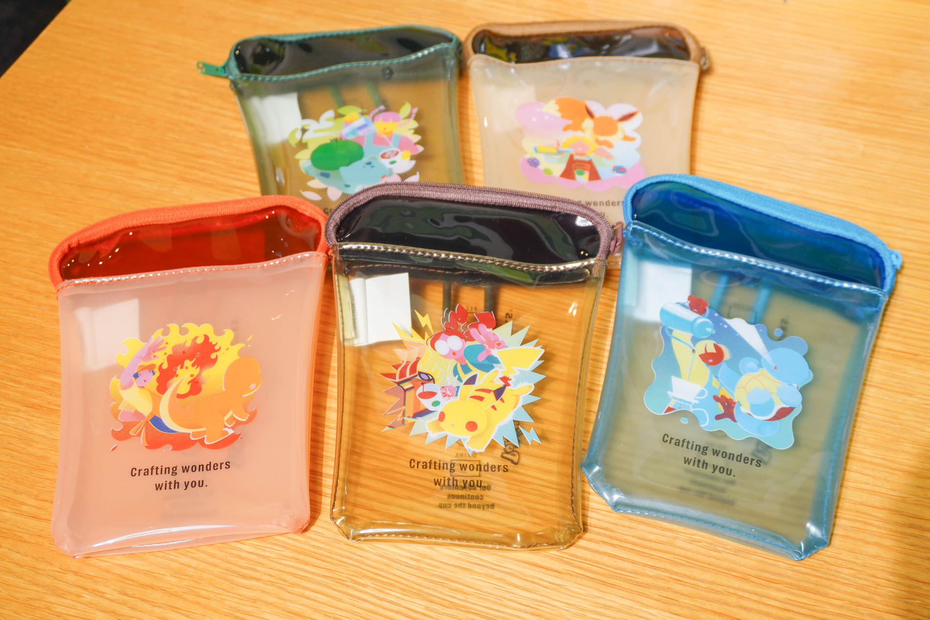 Pokémon + STARBUCKS カップシェイプ PVCポーチ ピカチュウ/フシギダネ/ヒトカゲ/ゼニガメ/イーブイ