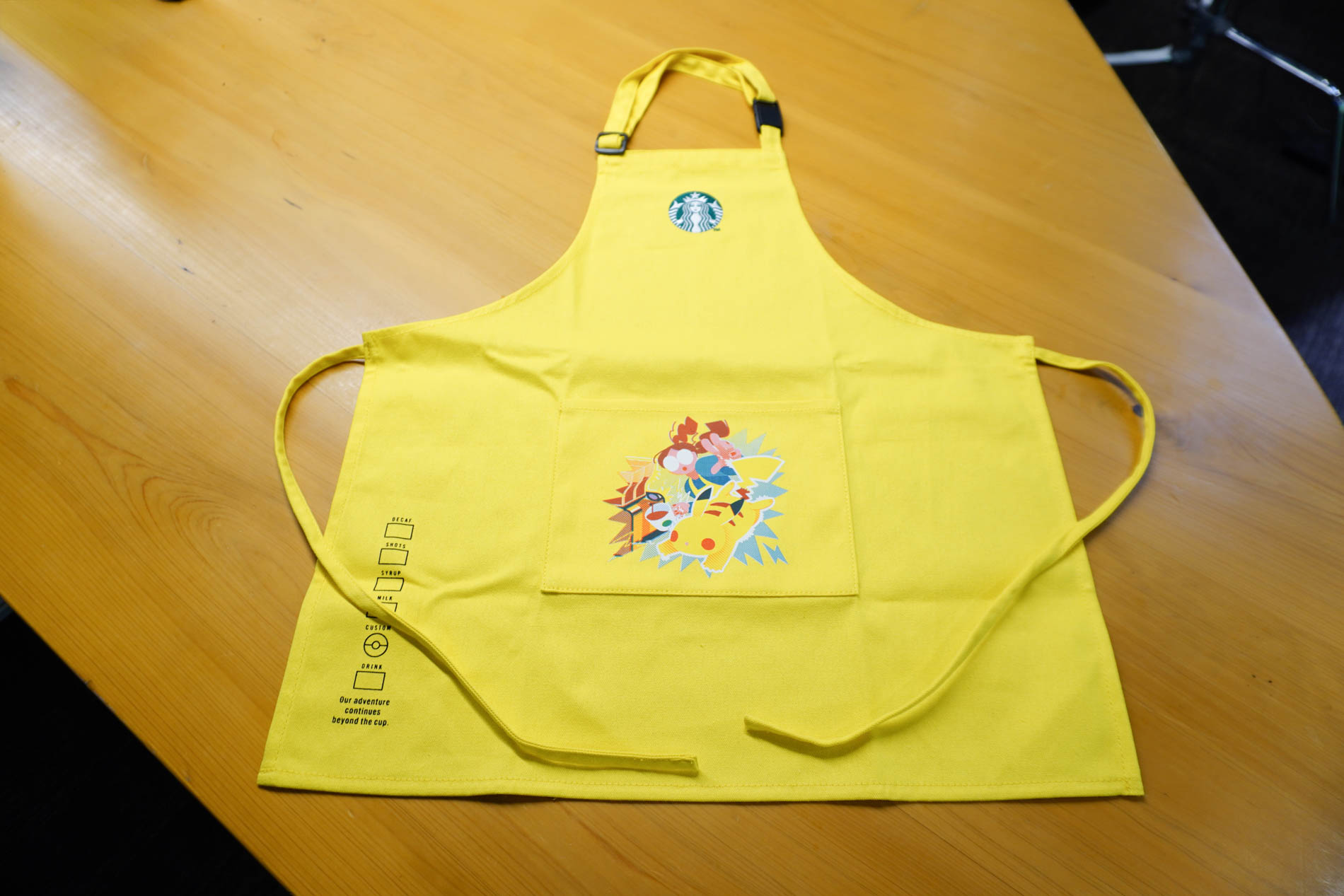 Pokémon + STARBUCKS キッズエプロン ピカチュウ