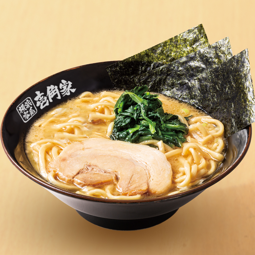 濃厚でクリーミーな「濃まろ豚骨スープ」に噛み応えのある特注中太麺がよく絡む壱角家の家系ラーメン