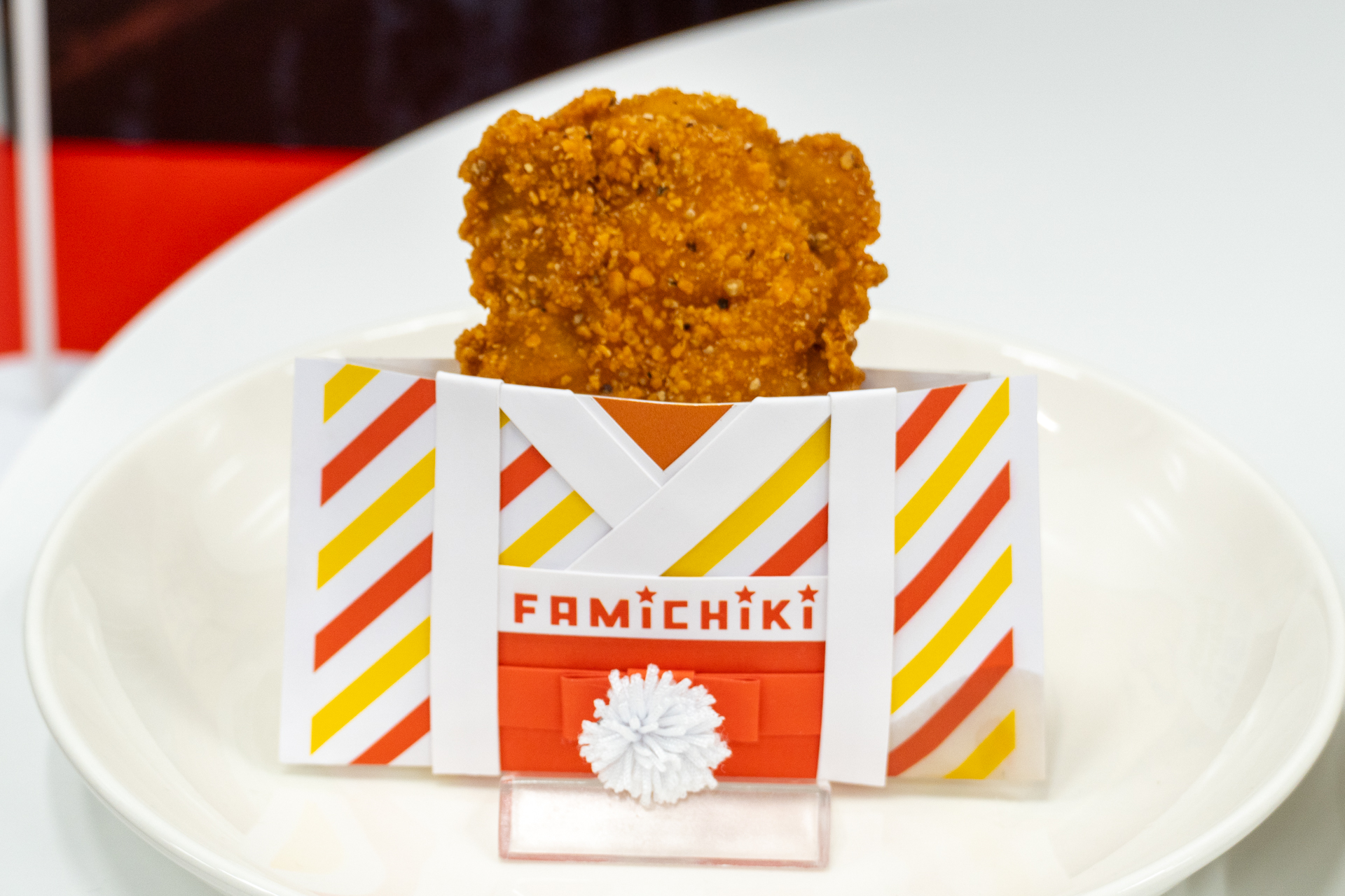 ［第1弾］「ファミチキ（スモーキーペッパー味）」（258円）