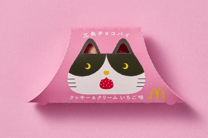 三角チョコパイ クッキー＆クリーム いちご味 数量限定パッケージ