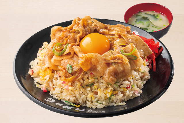 伝説のすた丼屋「すたみなチャーハン」（1330円）