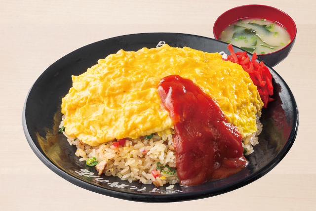 「オムチャーハン」（1330円）
