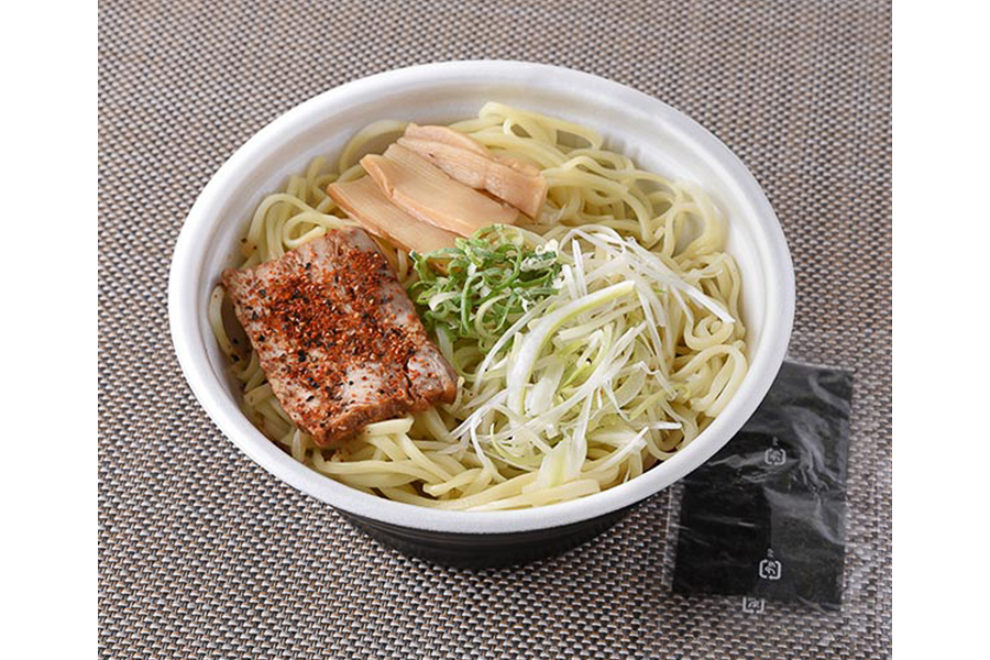 「至高の一杯 煮干し醤油らぁ麺」（698円）