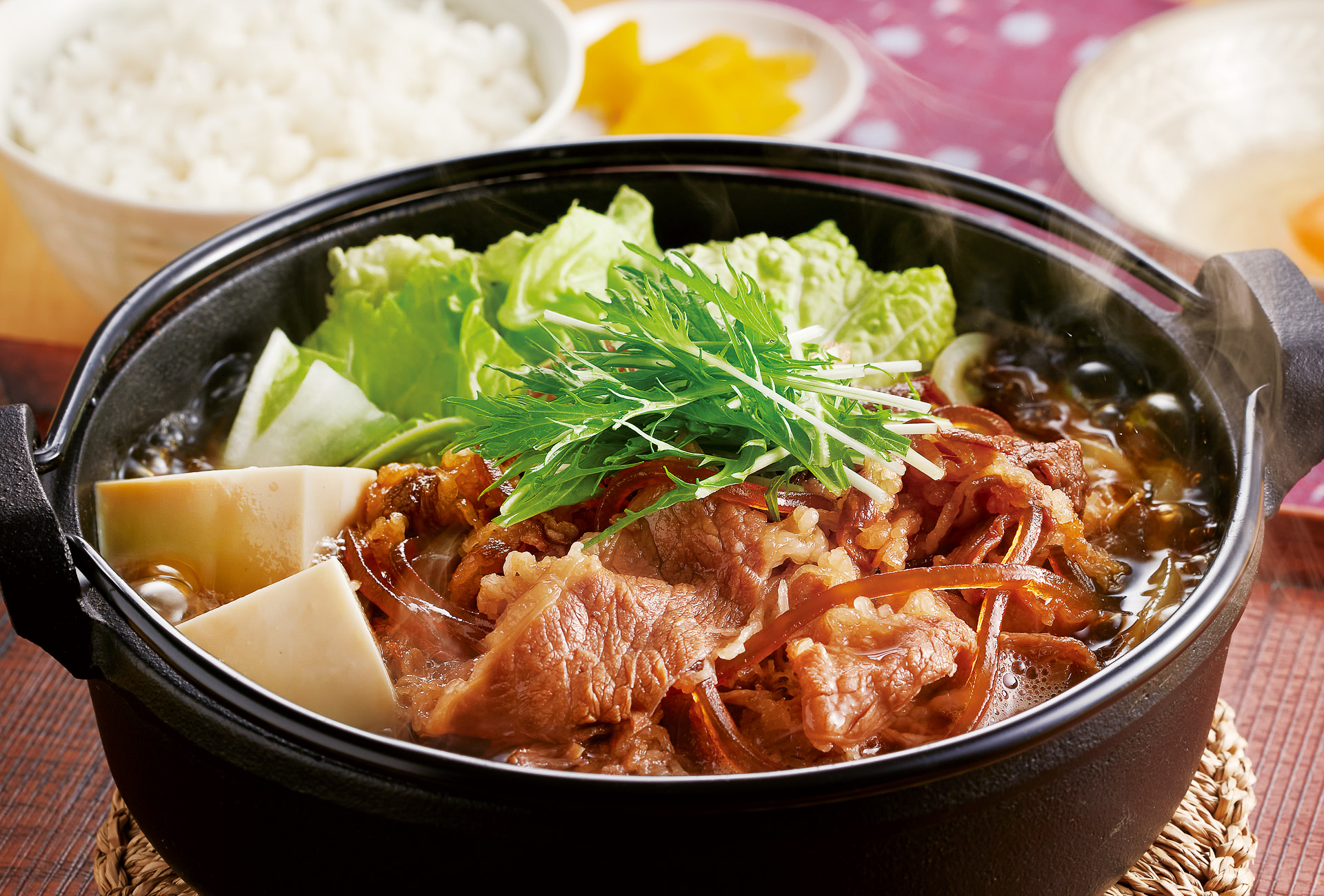 「肉増し！すき焼き鍋定食」（1318円）