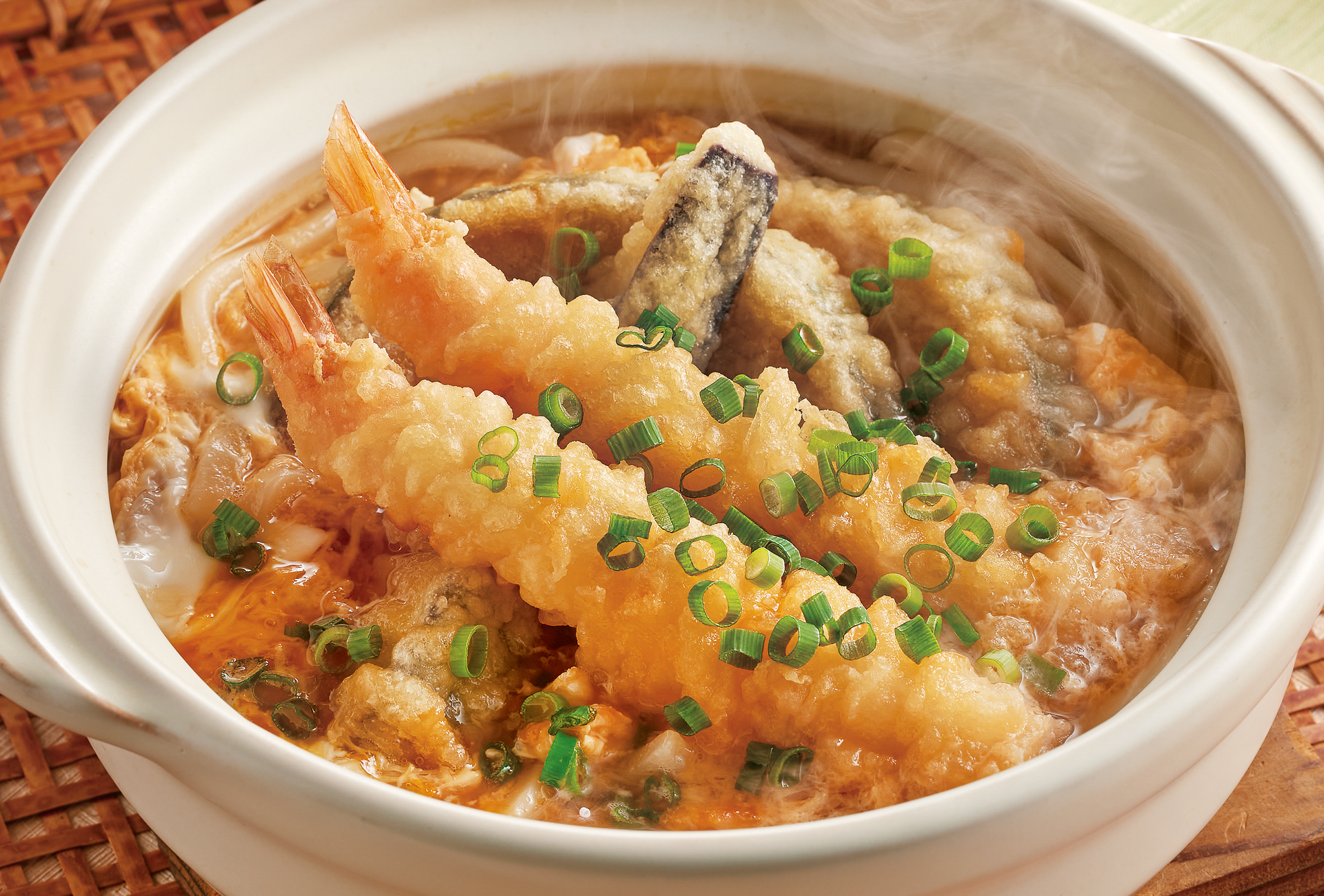「じゅわっと出汁溢れる海老天とじうどん」（988円）