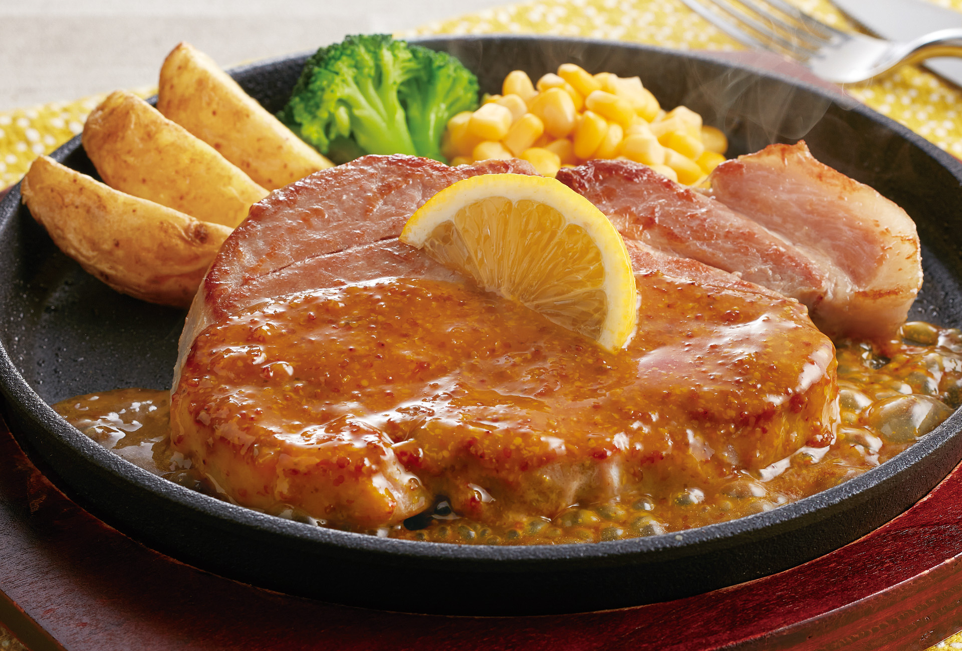 「肉旨！厚切り豚肩ロースステーキ～ゴールデンマスタードソース」（1098円）